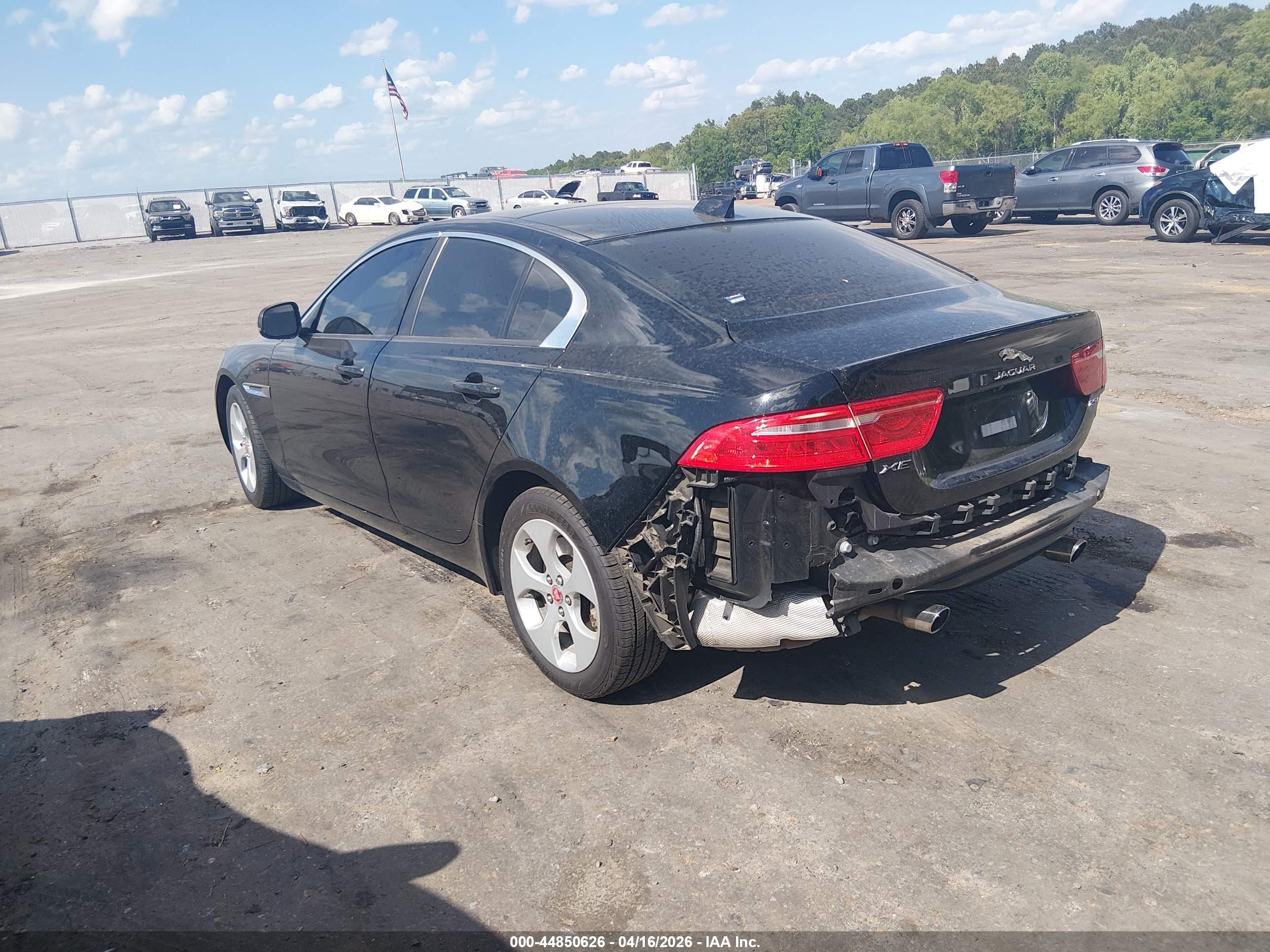 JAGUAR XE image 3