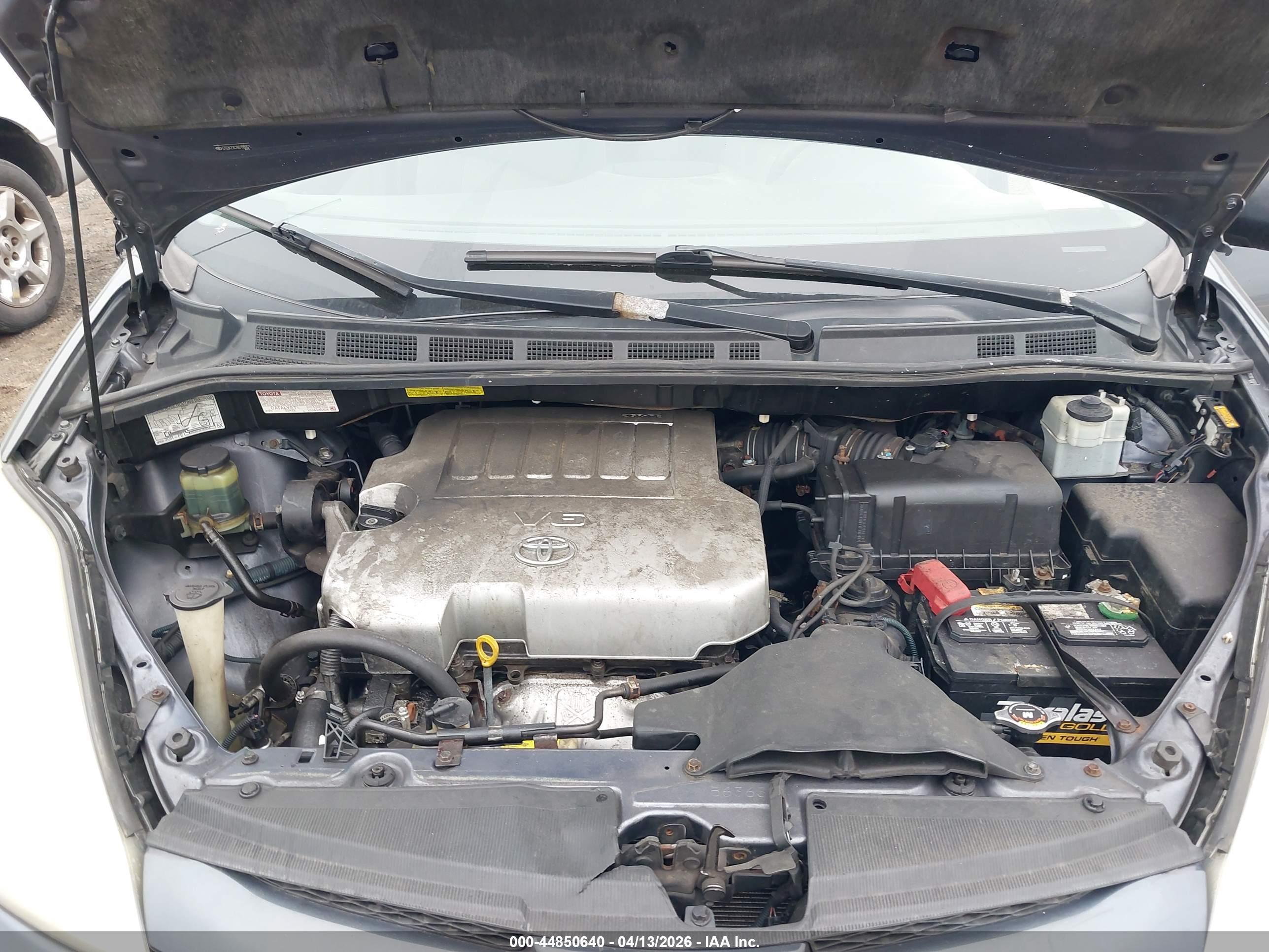 TOYOTA SIENNA image 10