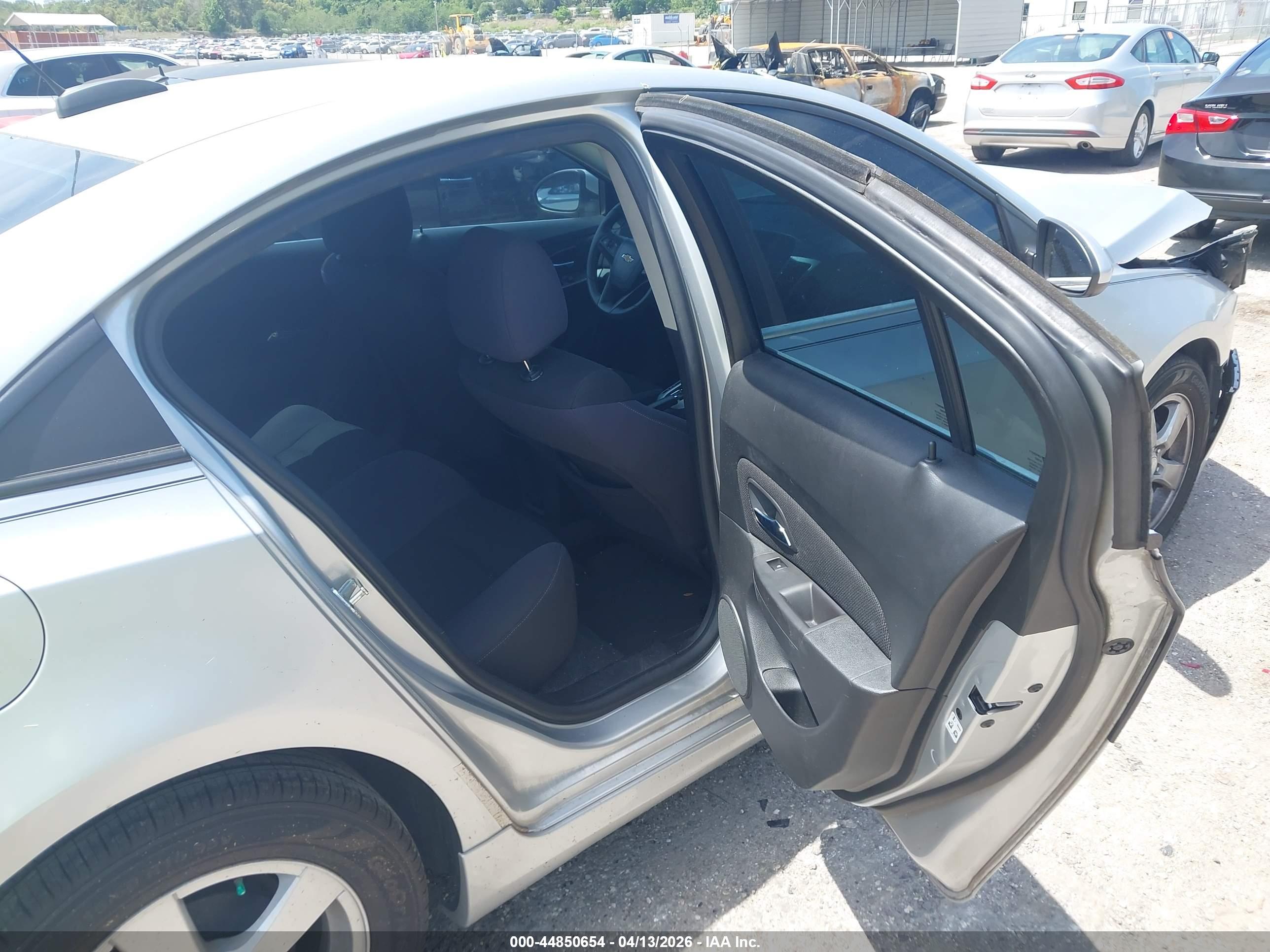 CHEVROLET CRUZE image 8