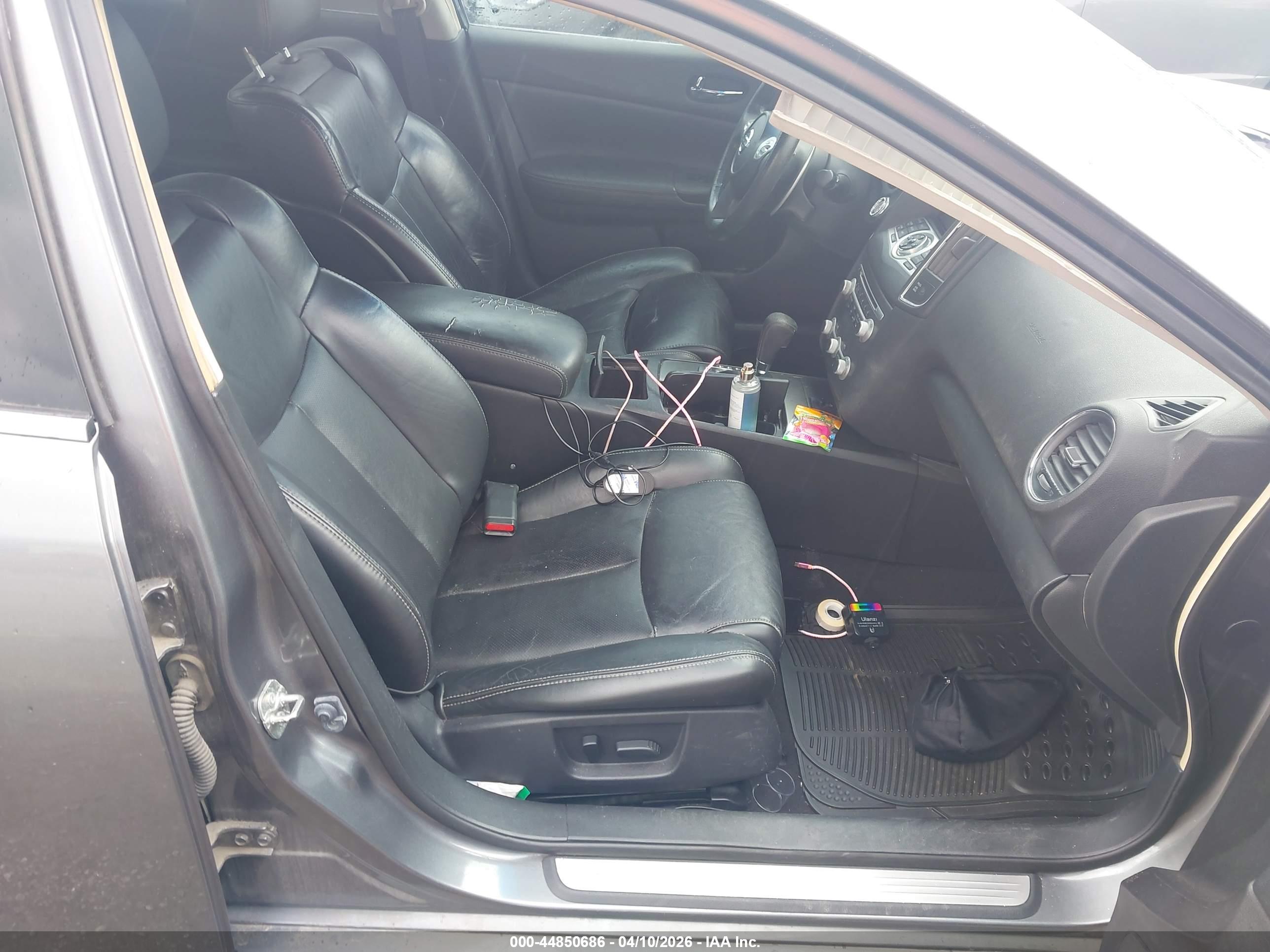 NISSAN MAXIMA image 5