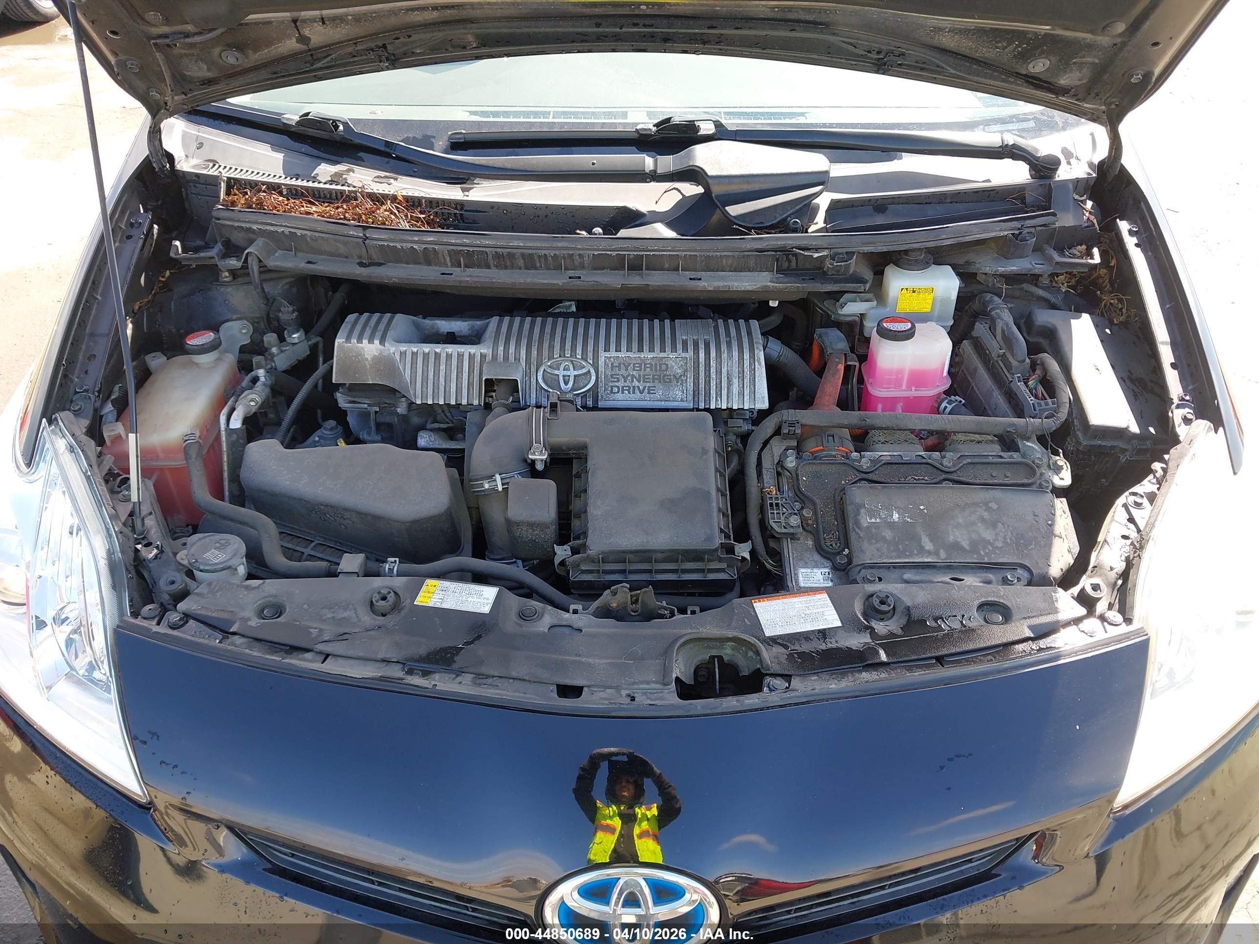 TOYOTA PRIUS image 10