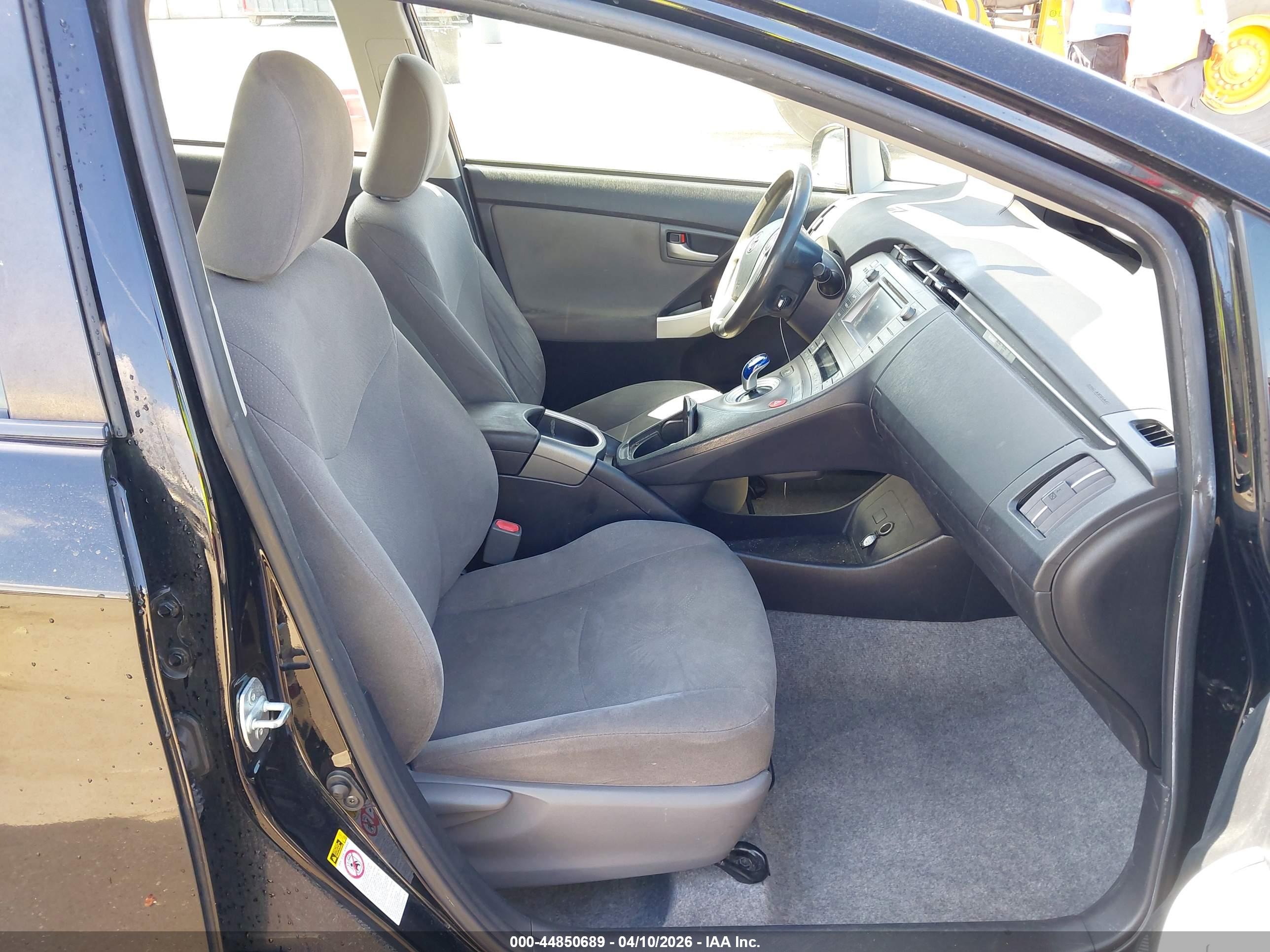 TOYOTA PRIUS image 5