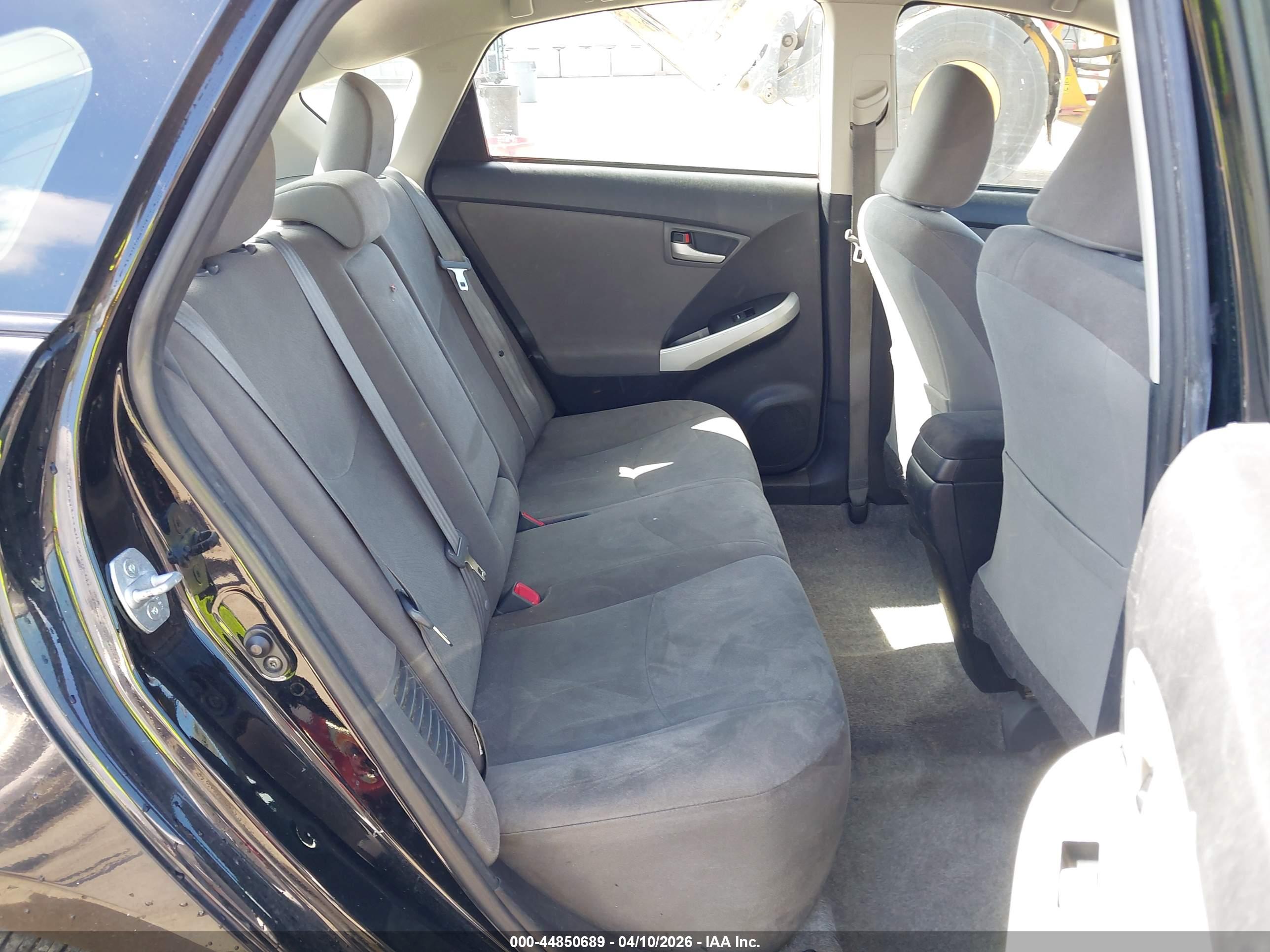 TOYOTA PRIUS image 8