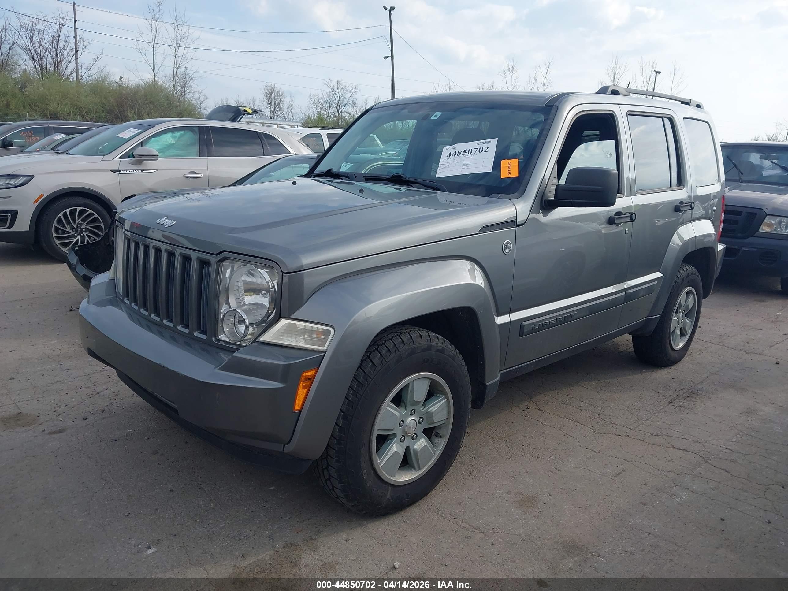 JEEP LIBERTY image 2