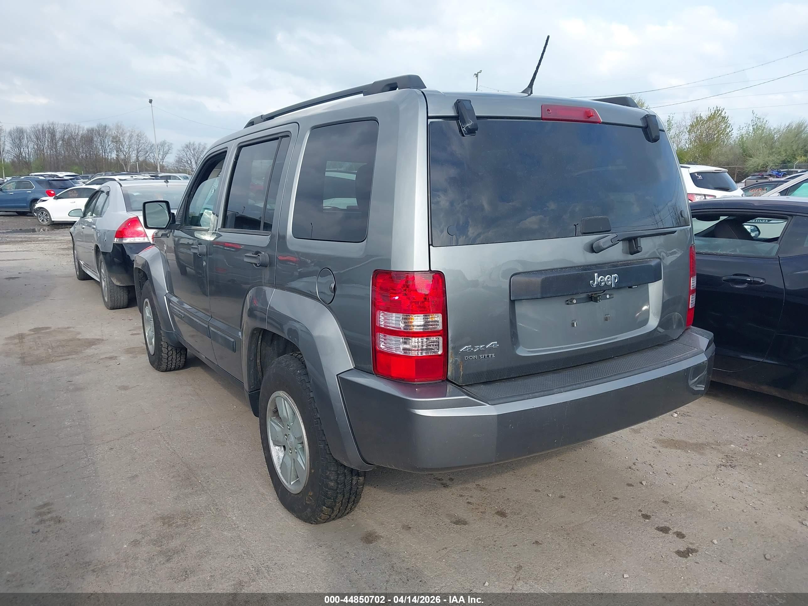 JEEP LIBERTY image 3
