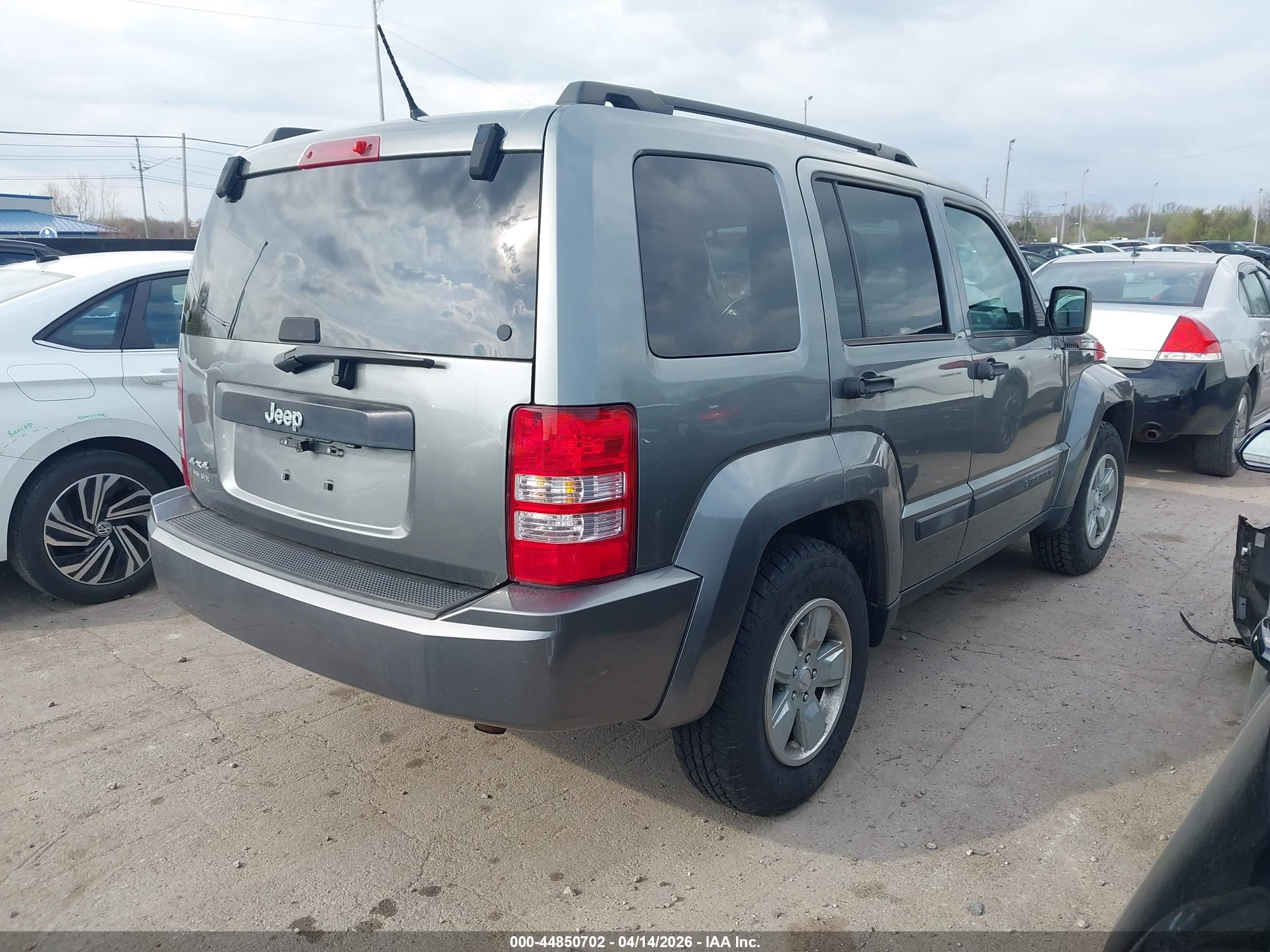 JEEP LIBERTY image 4