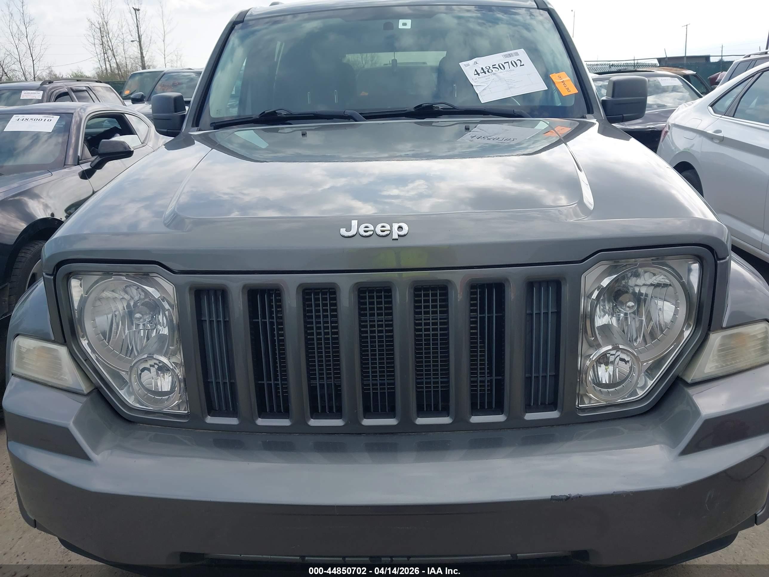 JEEP LIBERTY image 6