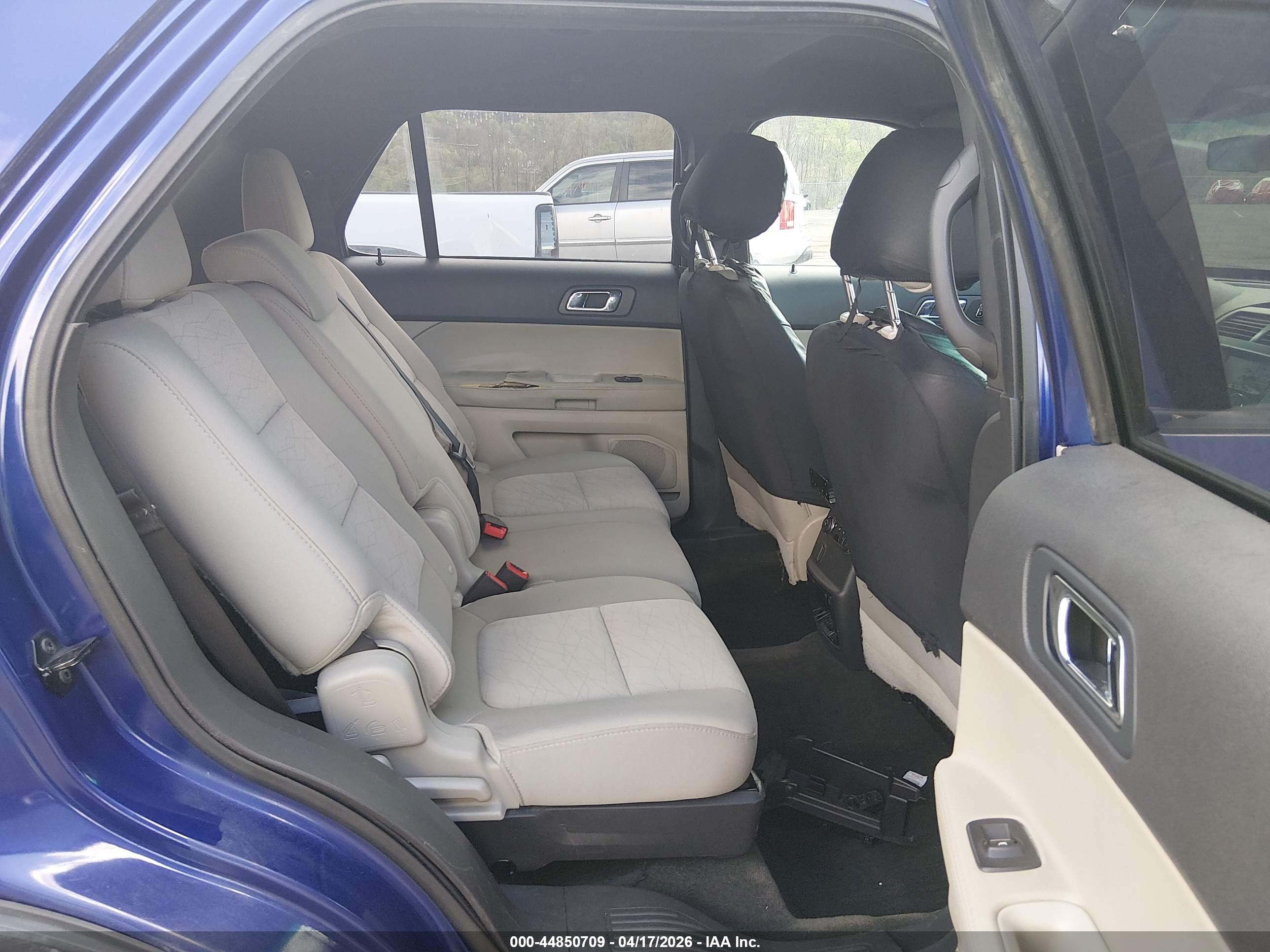 FORD EXPLORER image 8