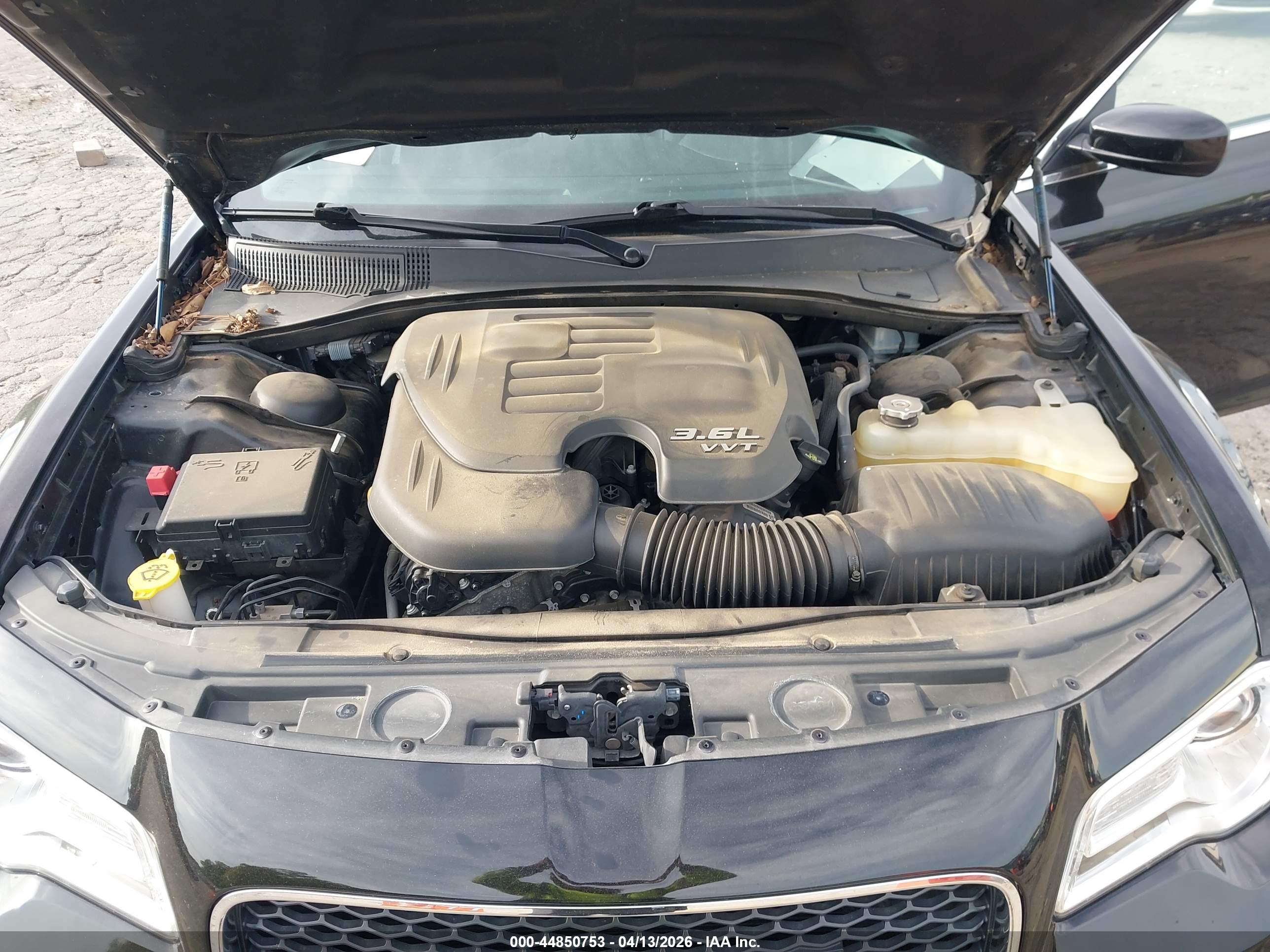 CHRYSLER 300 image 10