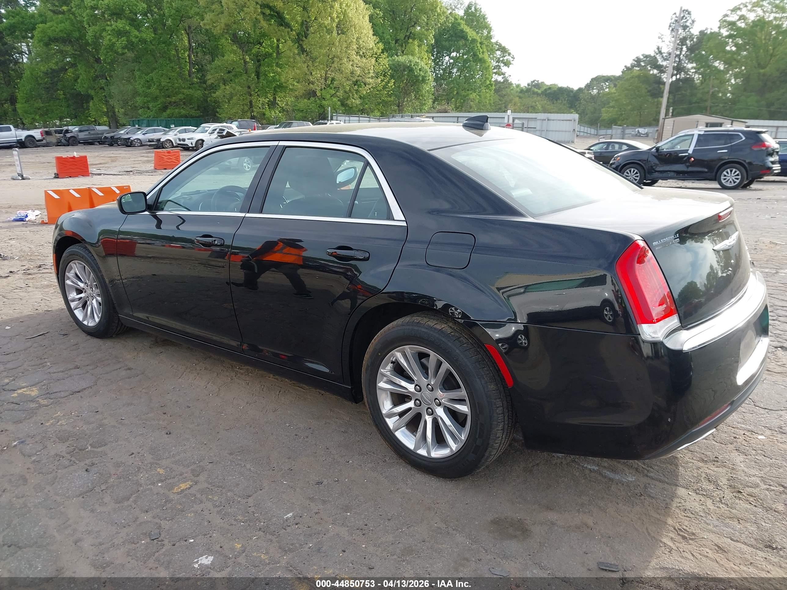 CHRYSLER 300 image 3