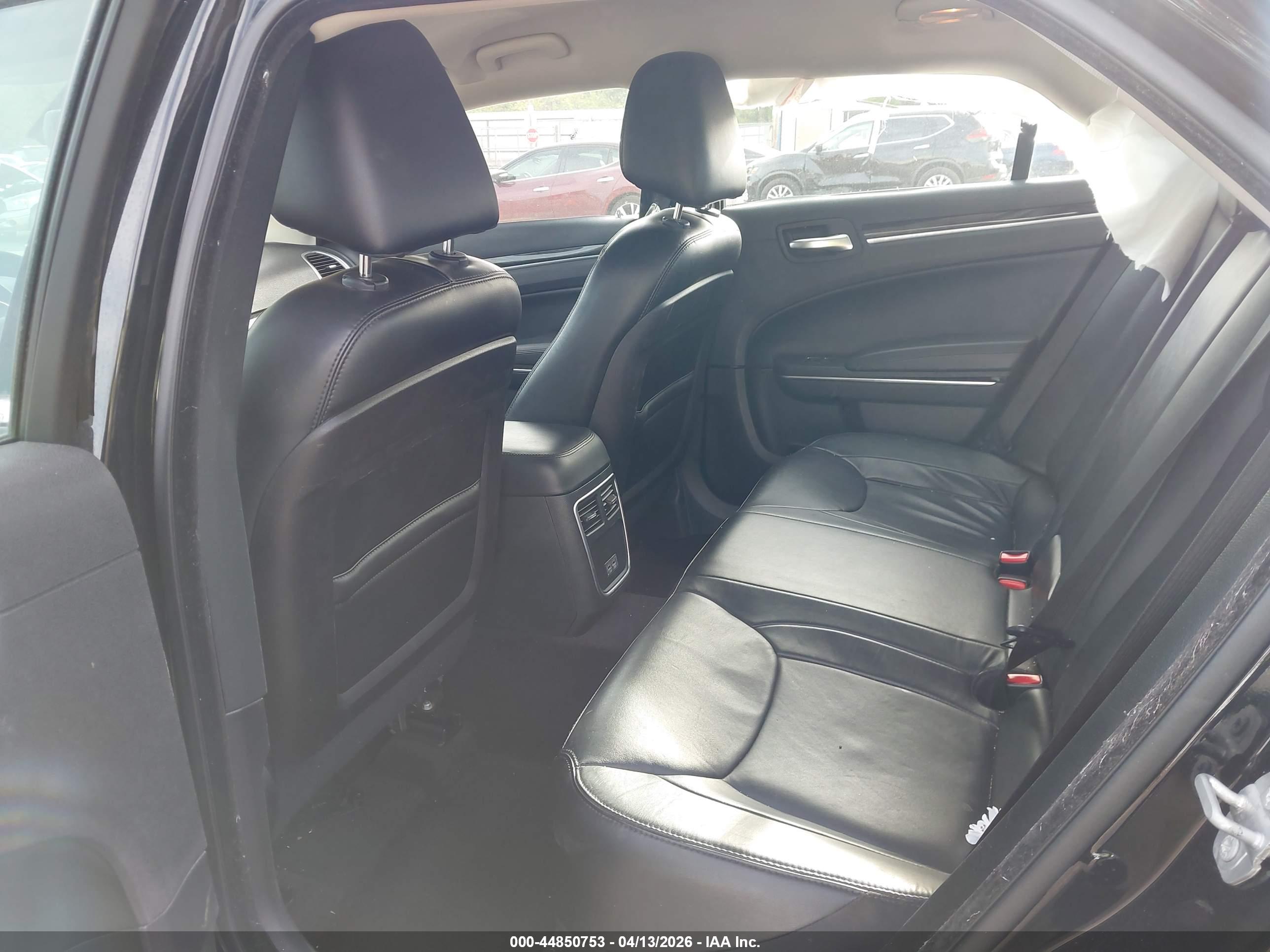 CHRYSLER 300 image 8