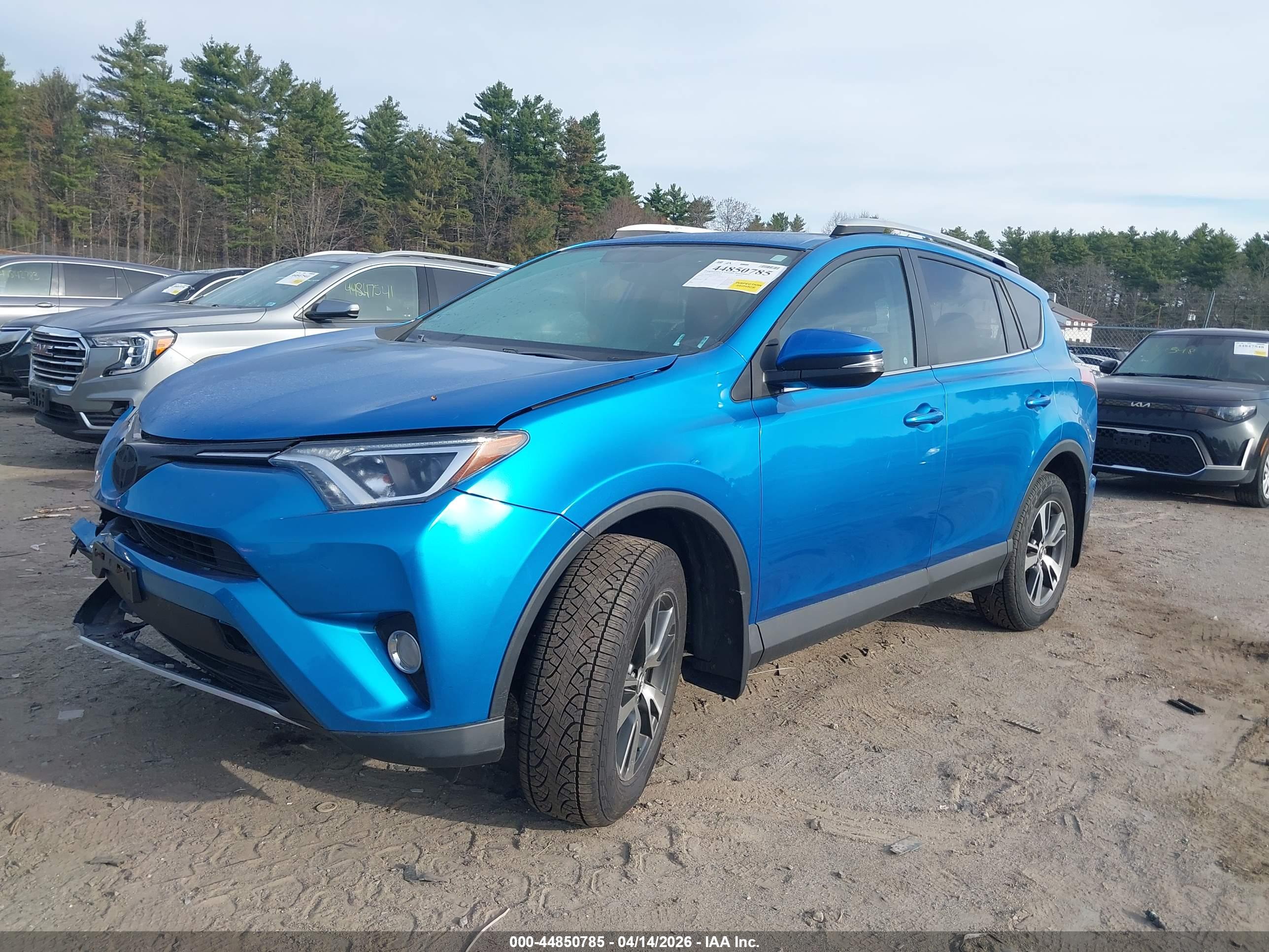 TOYOTA RAV4 image 2