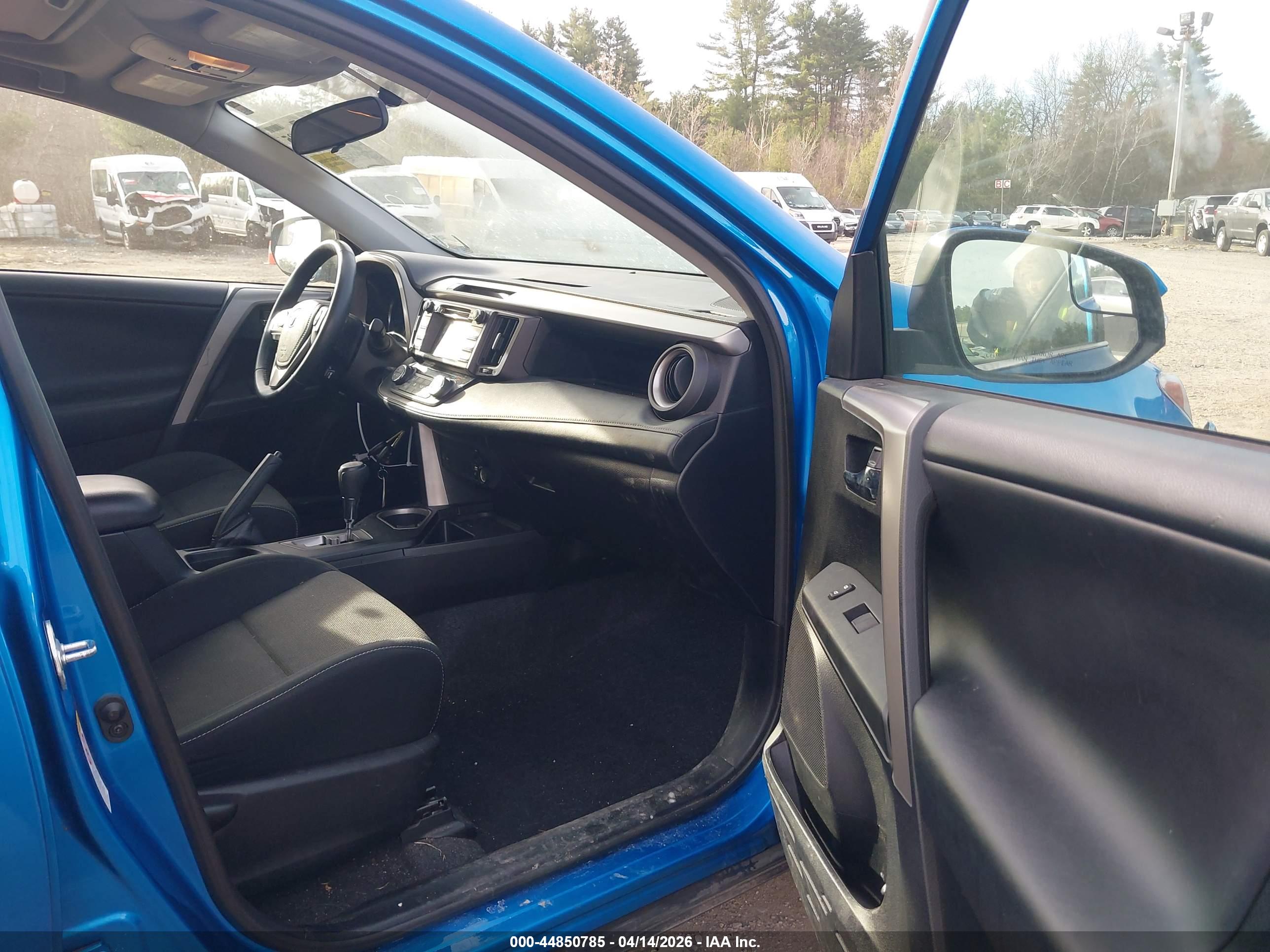 TOYOTA RAV4 image 5
