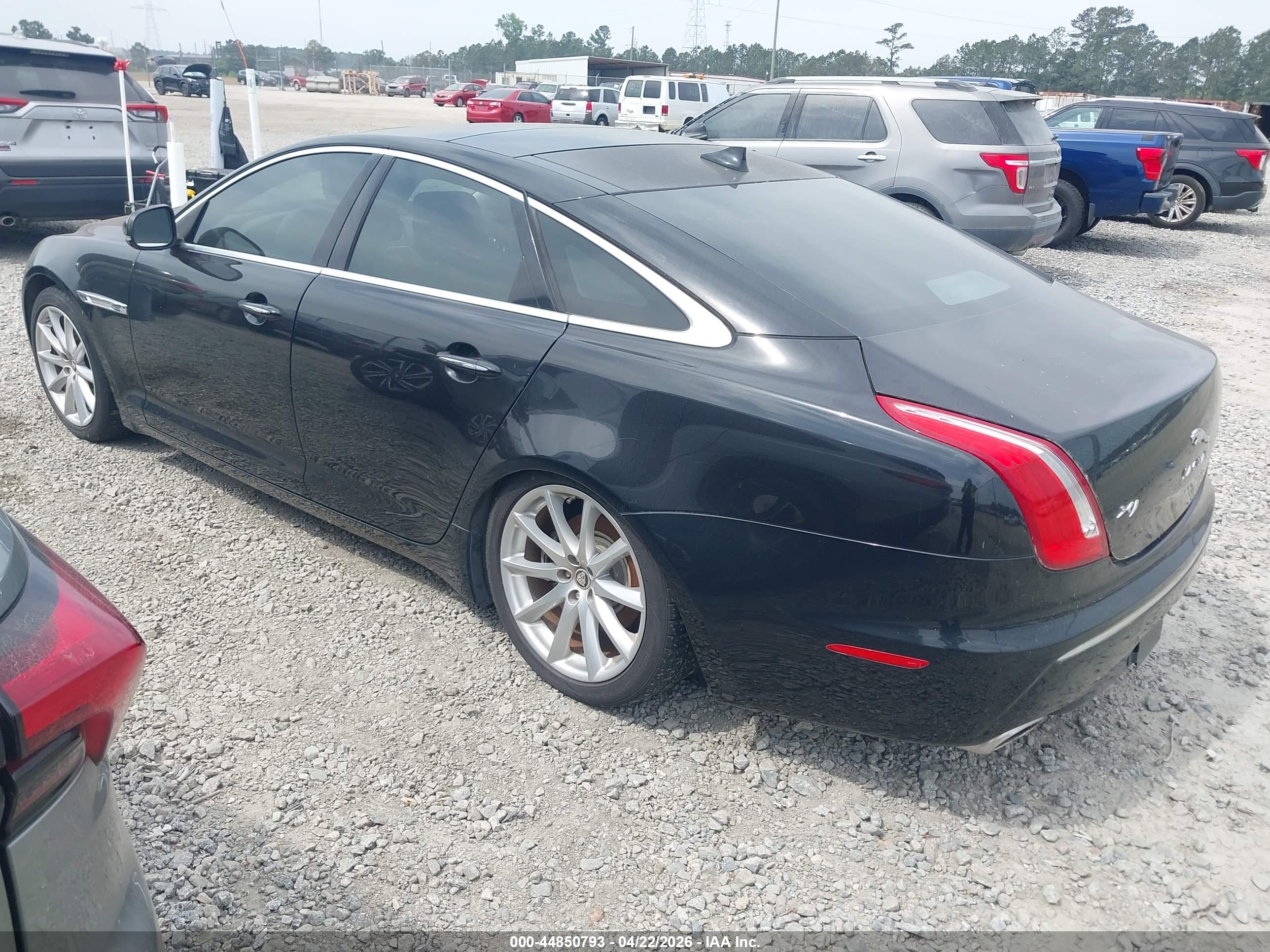JAGUAR XJ image 3