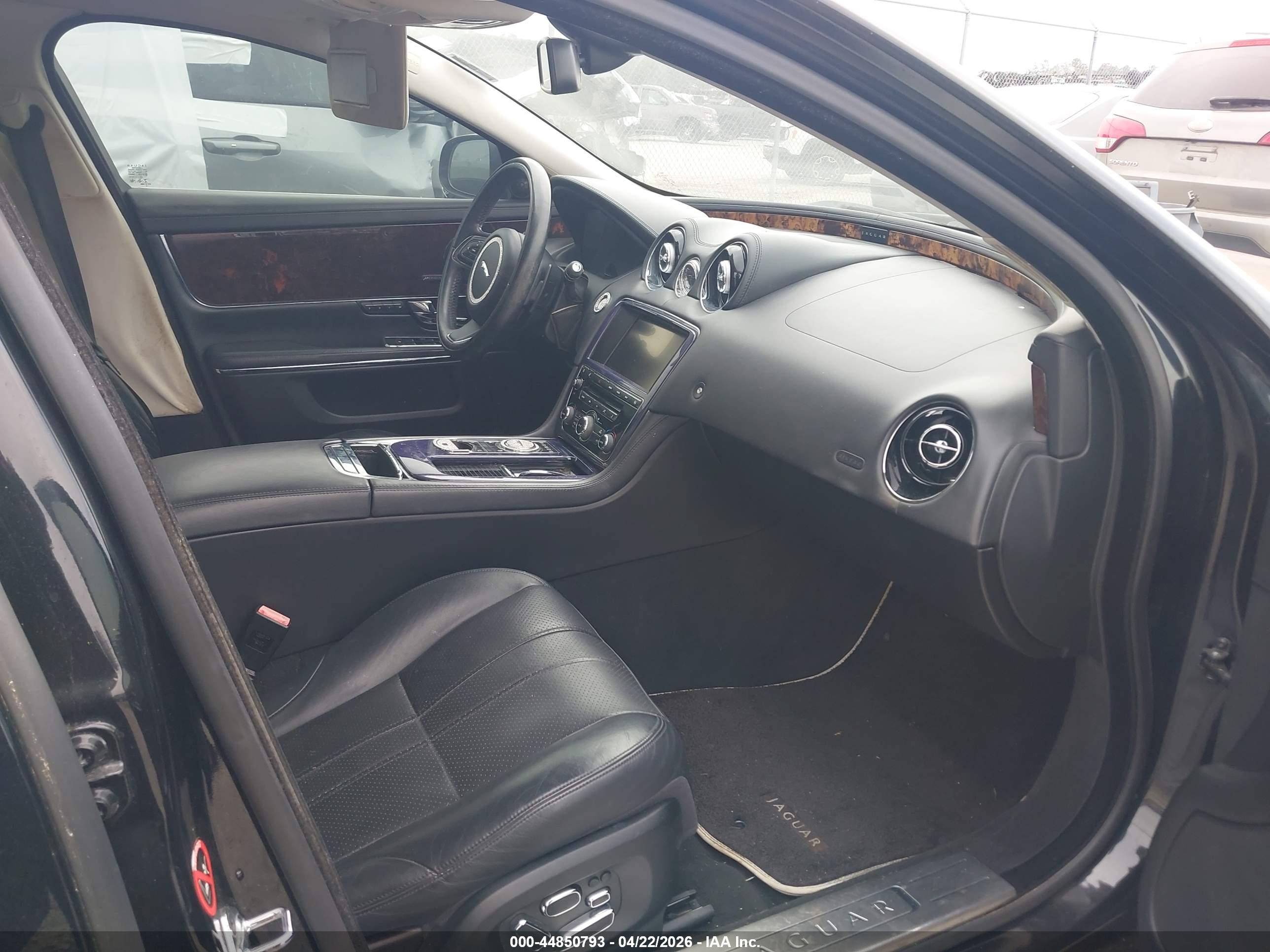 JAGUAR XJ image 5