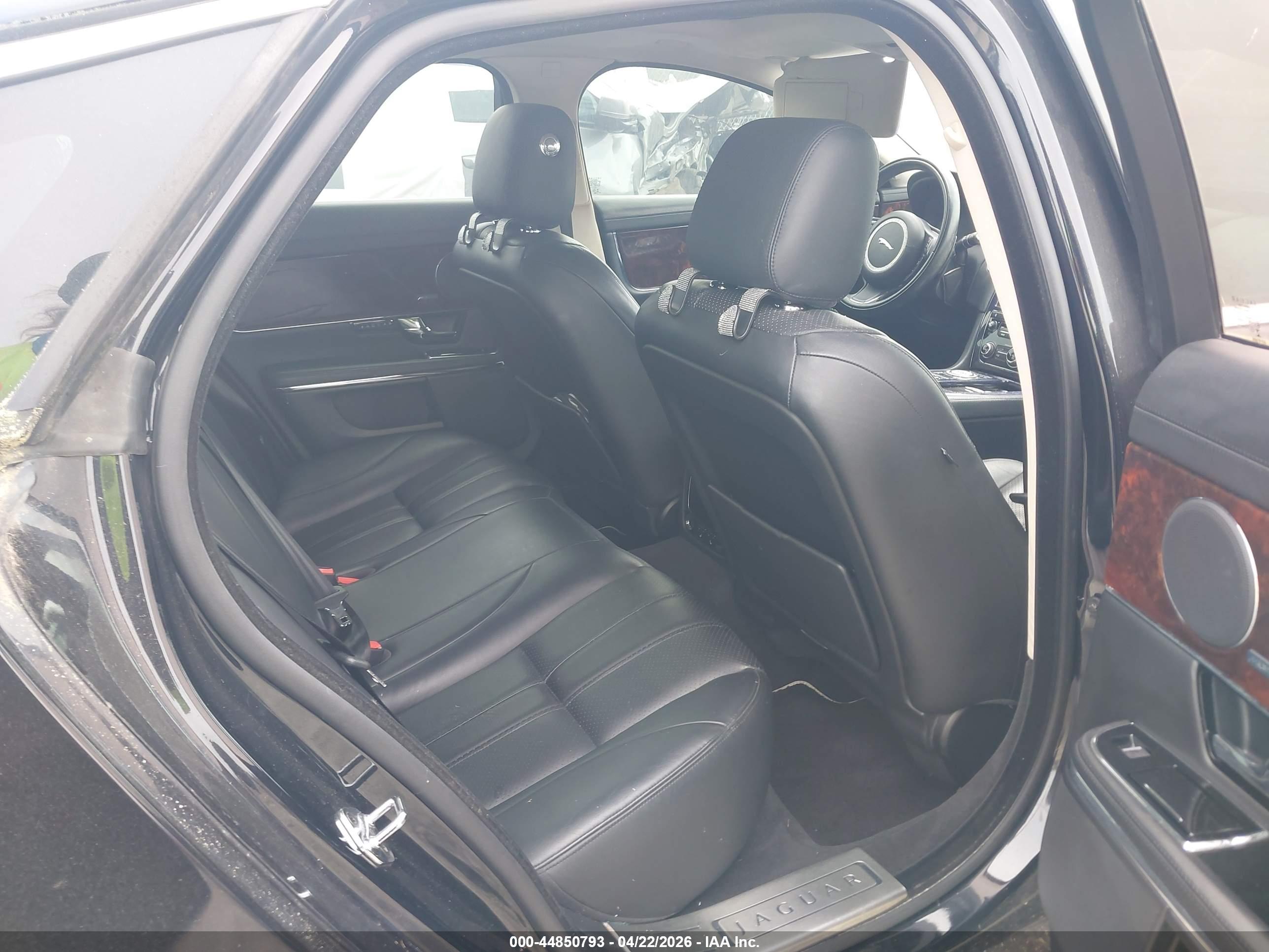 JAGUAR XJ image 8