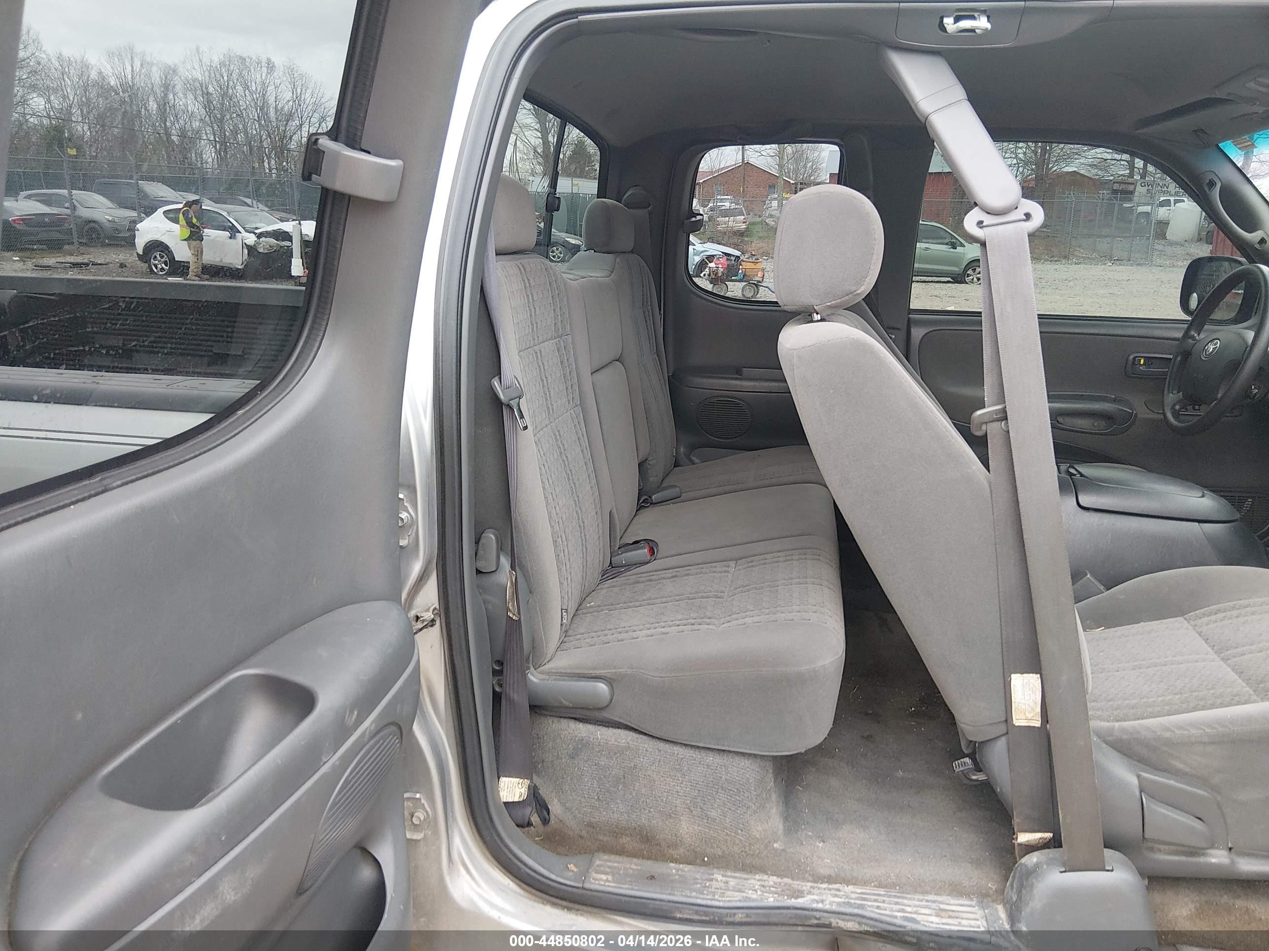 TOYOTA TUNDRA image 8