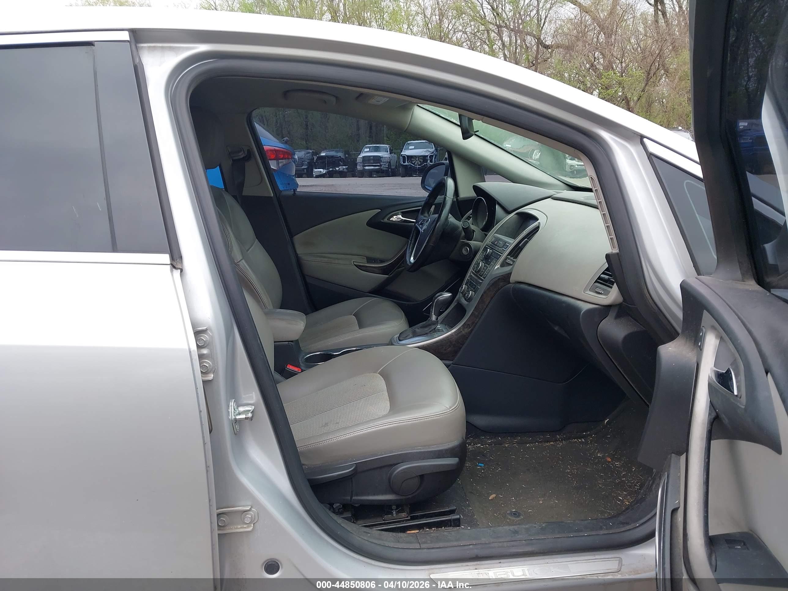 BUICK VERANO image 5