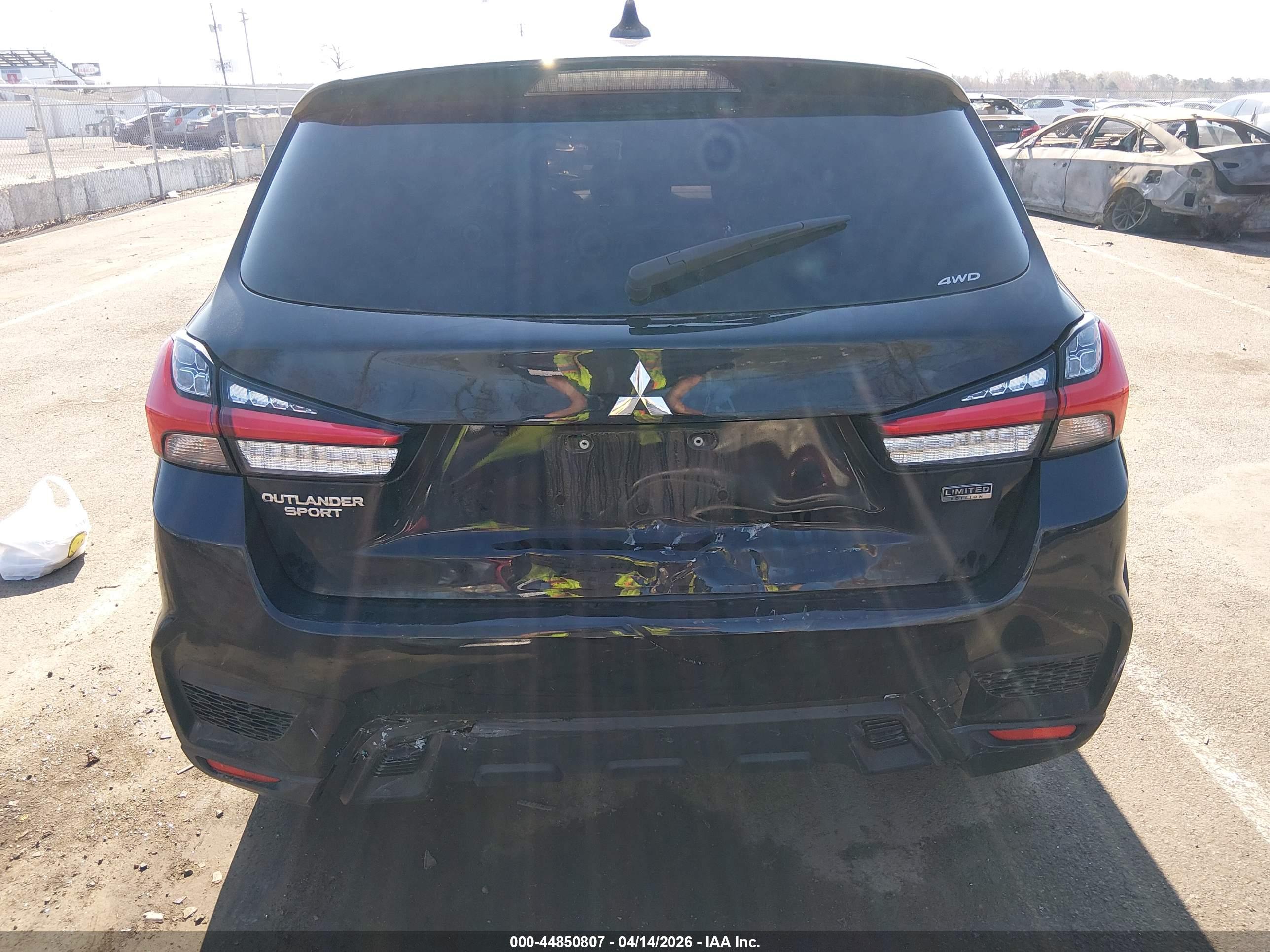 MITSUBISHI OUTLANDER image 6