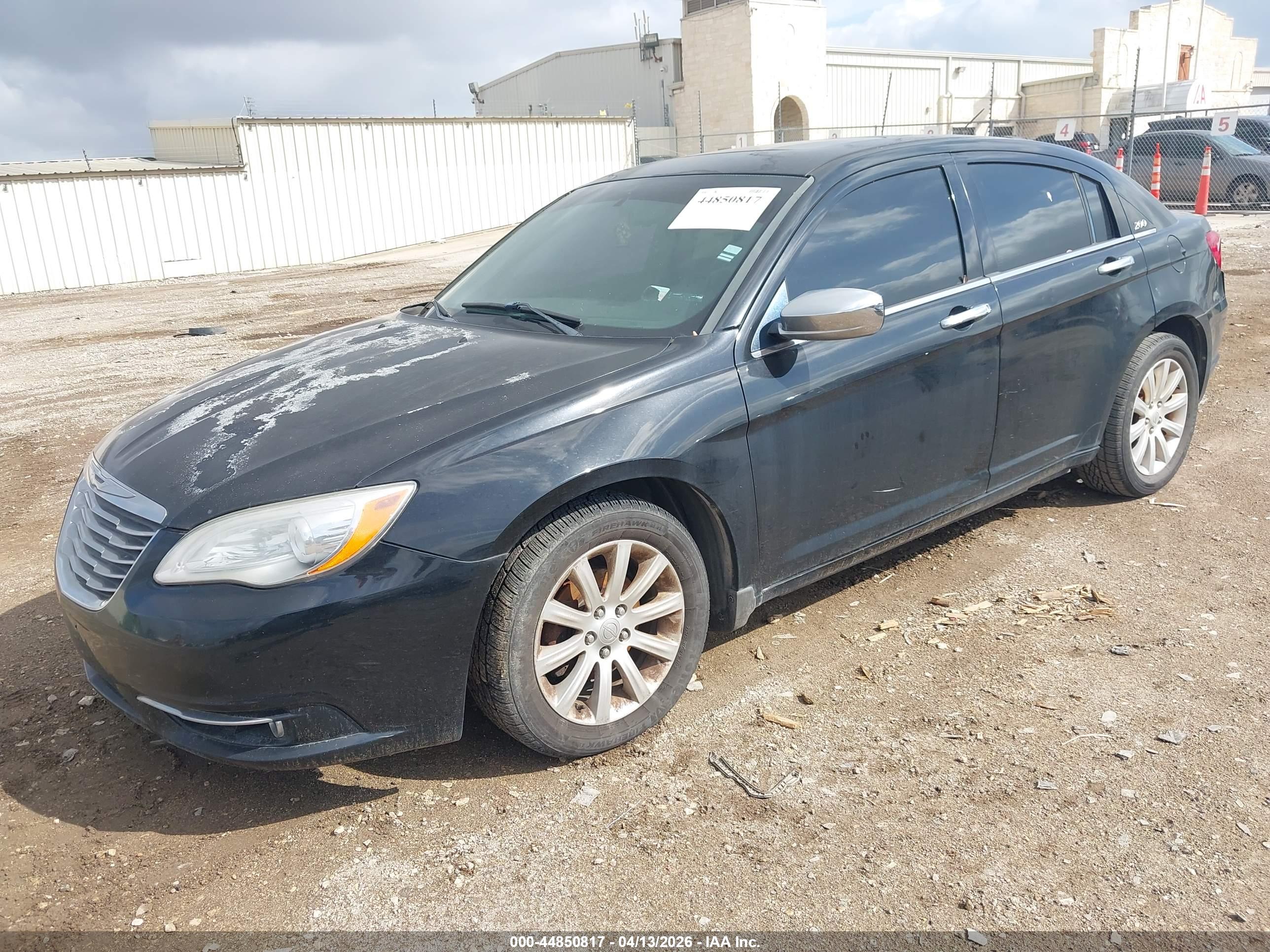 CHRYSLER 200 image 2