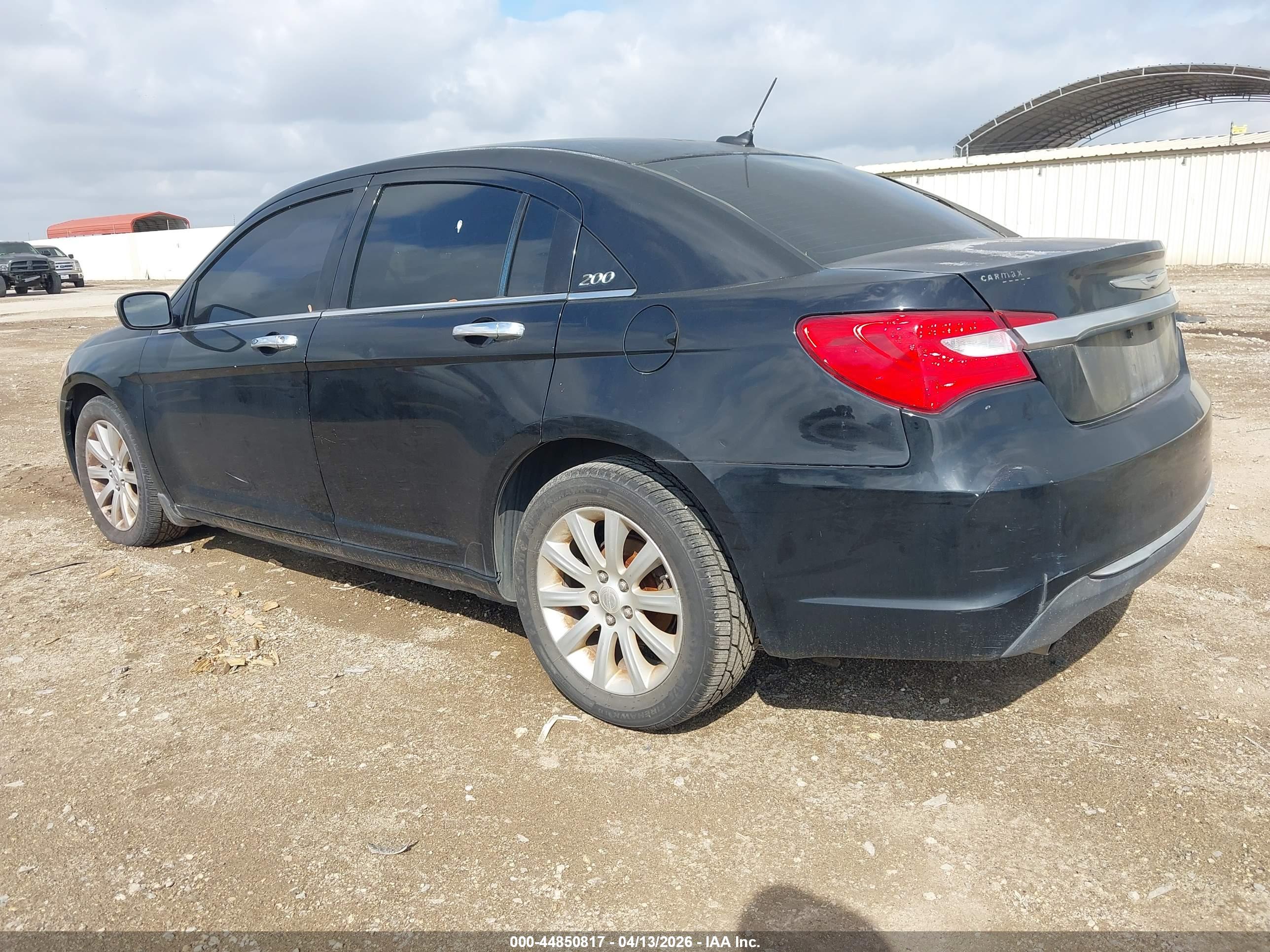 CHRYSLER 200 image 3