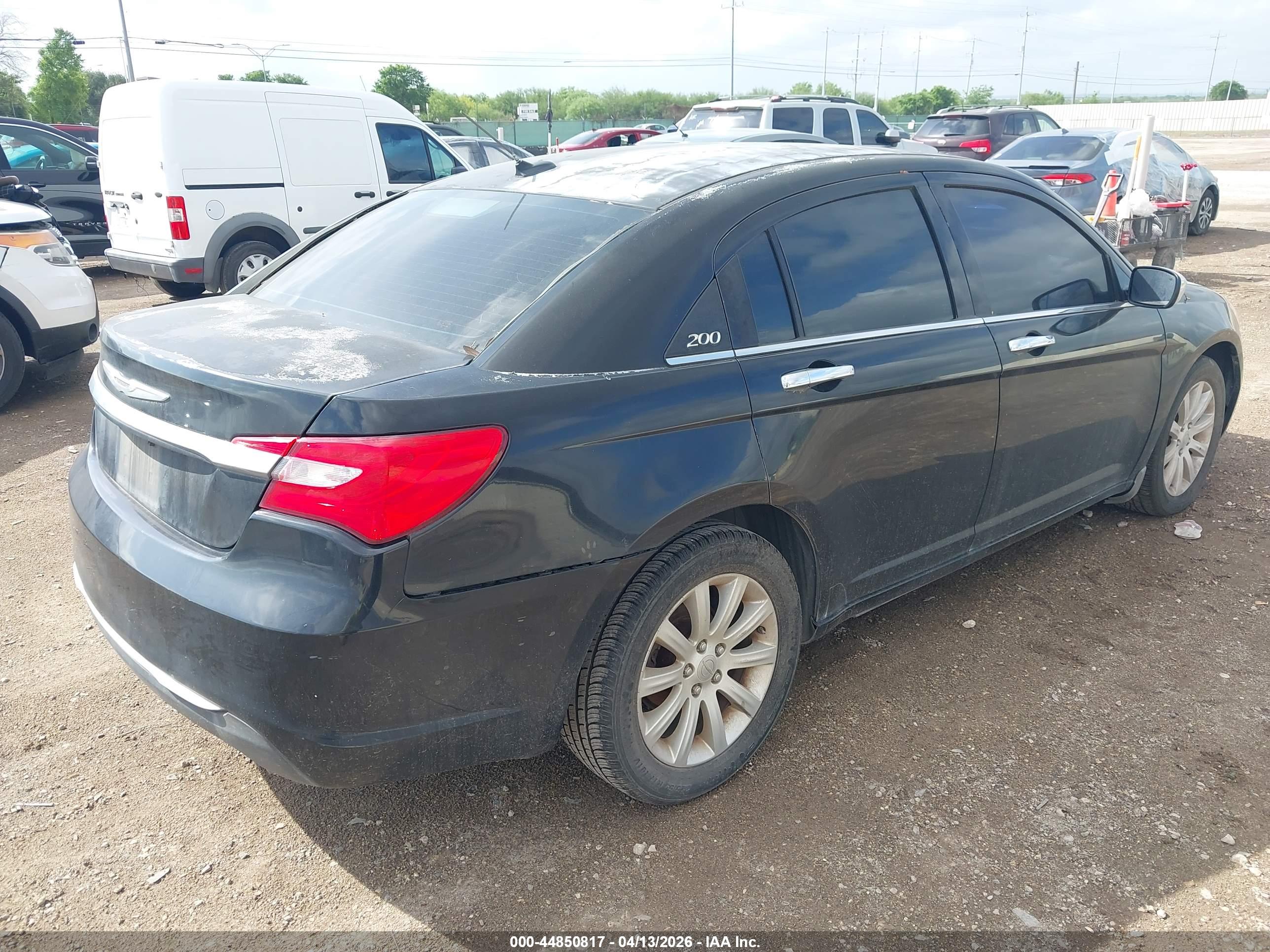 CHRYSLER 200 image 4