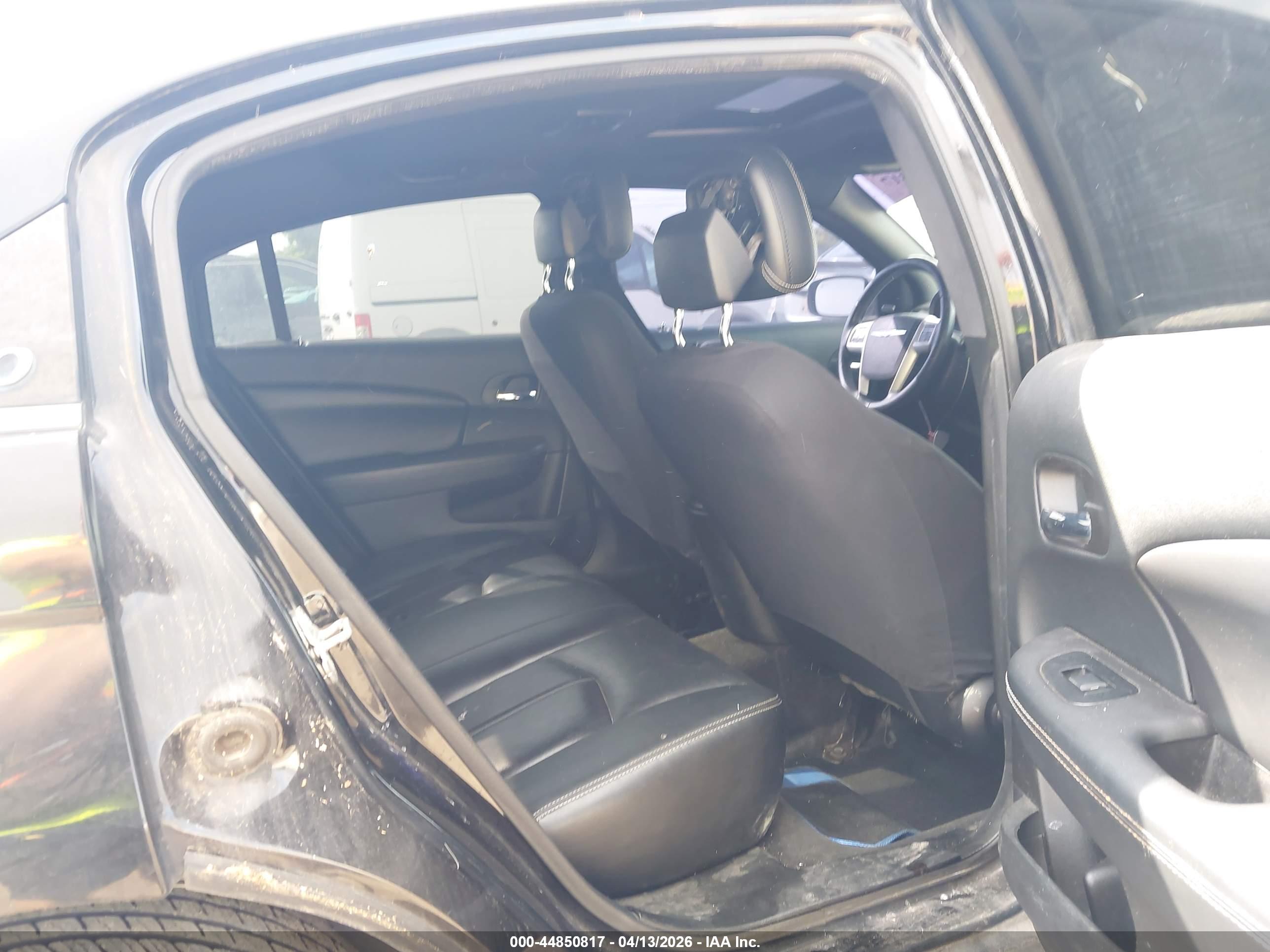 CHRYSLER 200 image 8