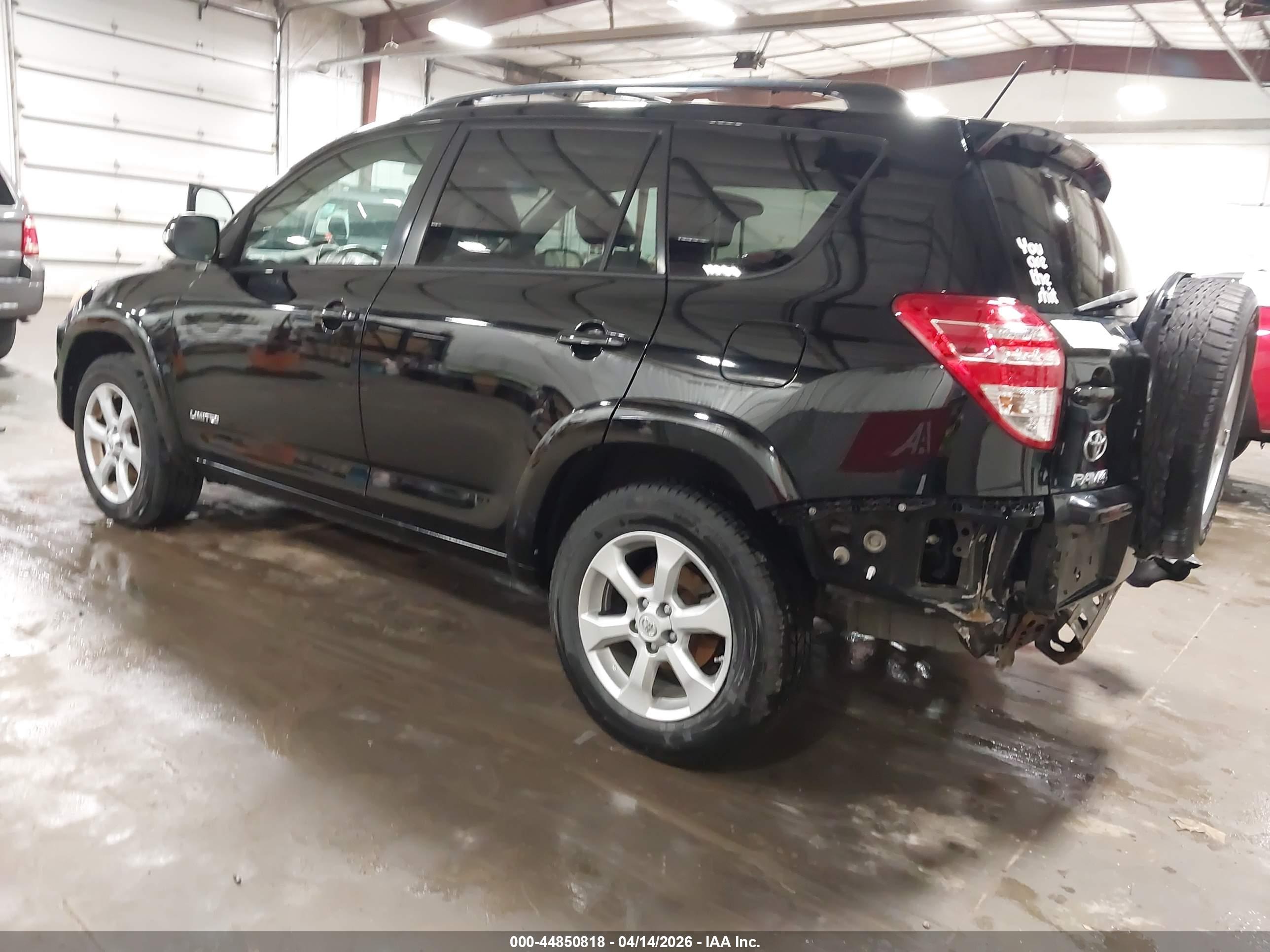 TOYOTA RAV4 image 3