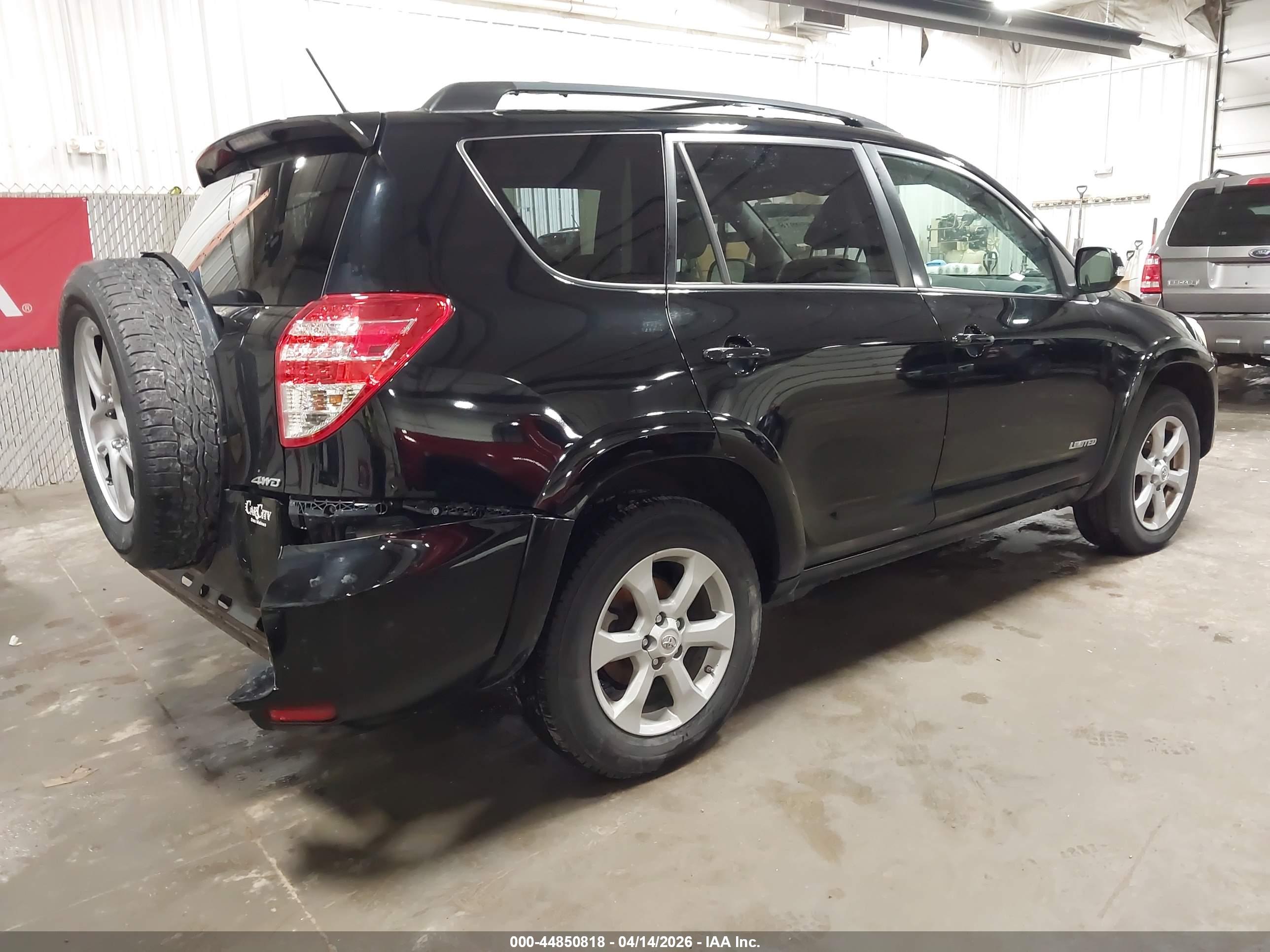 TOYOTA RAV4 image 4
