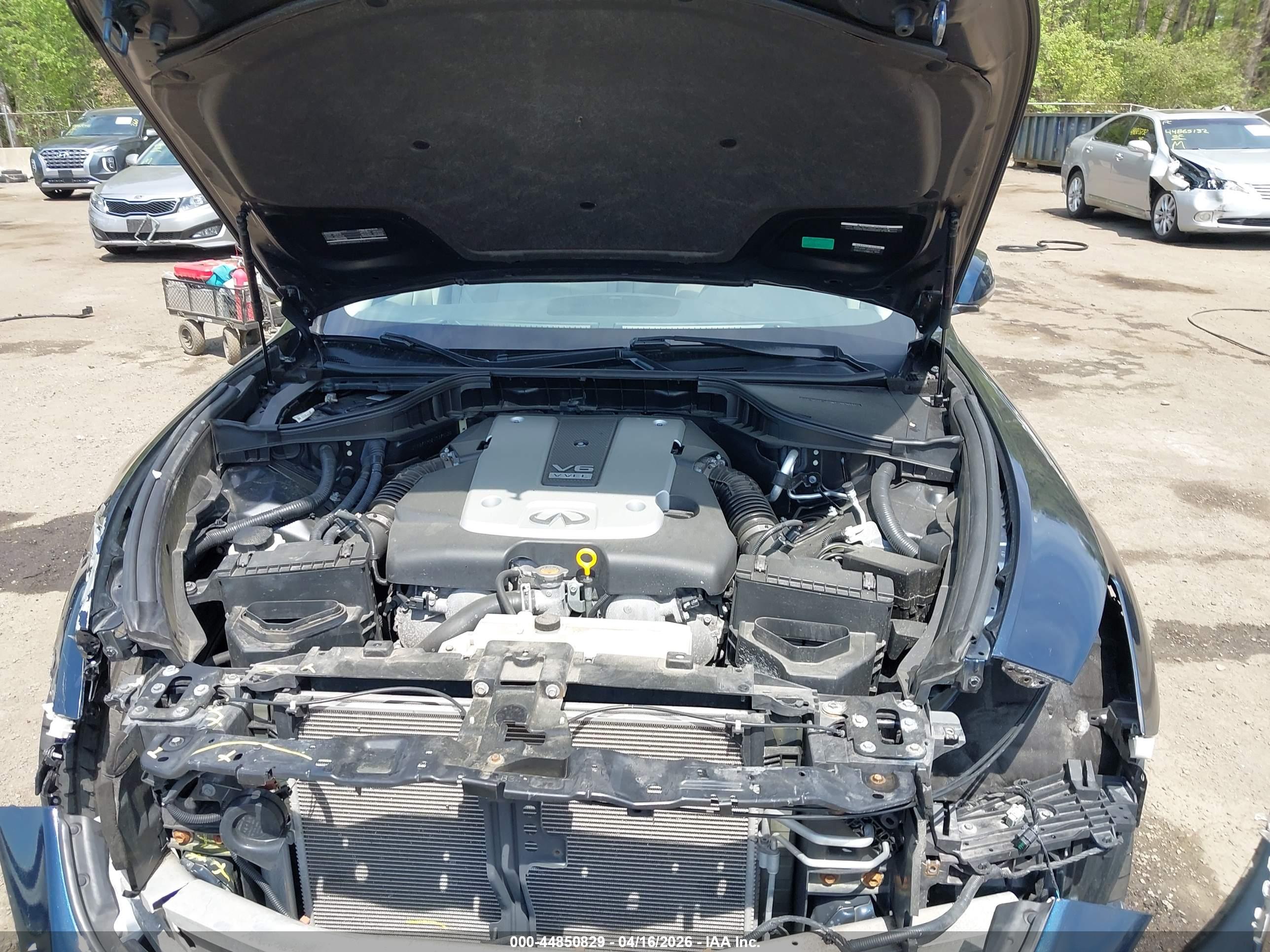 INFINITI Q70L image 10
