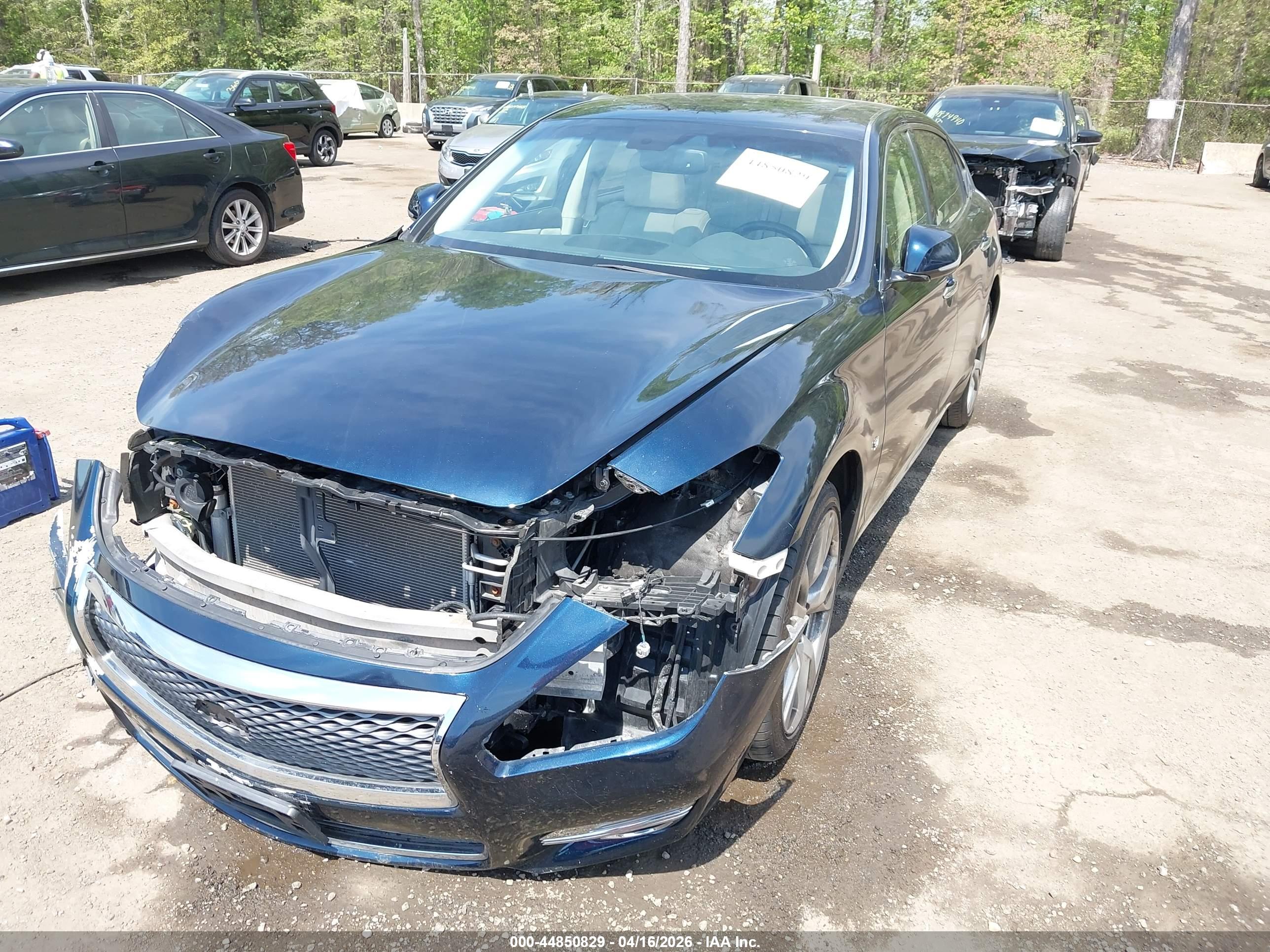 INFINITI Q70L image 2