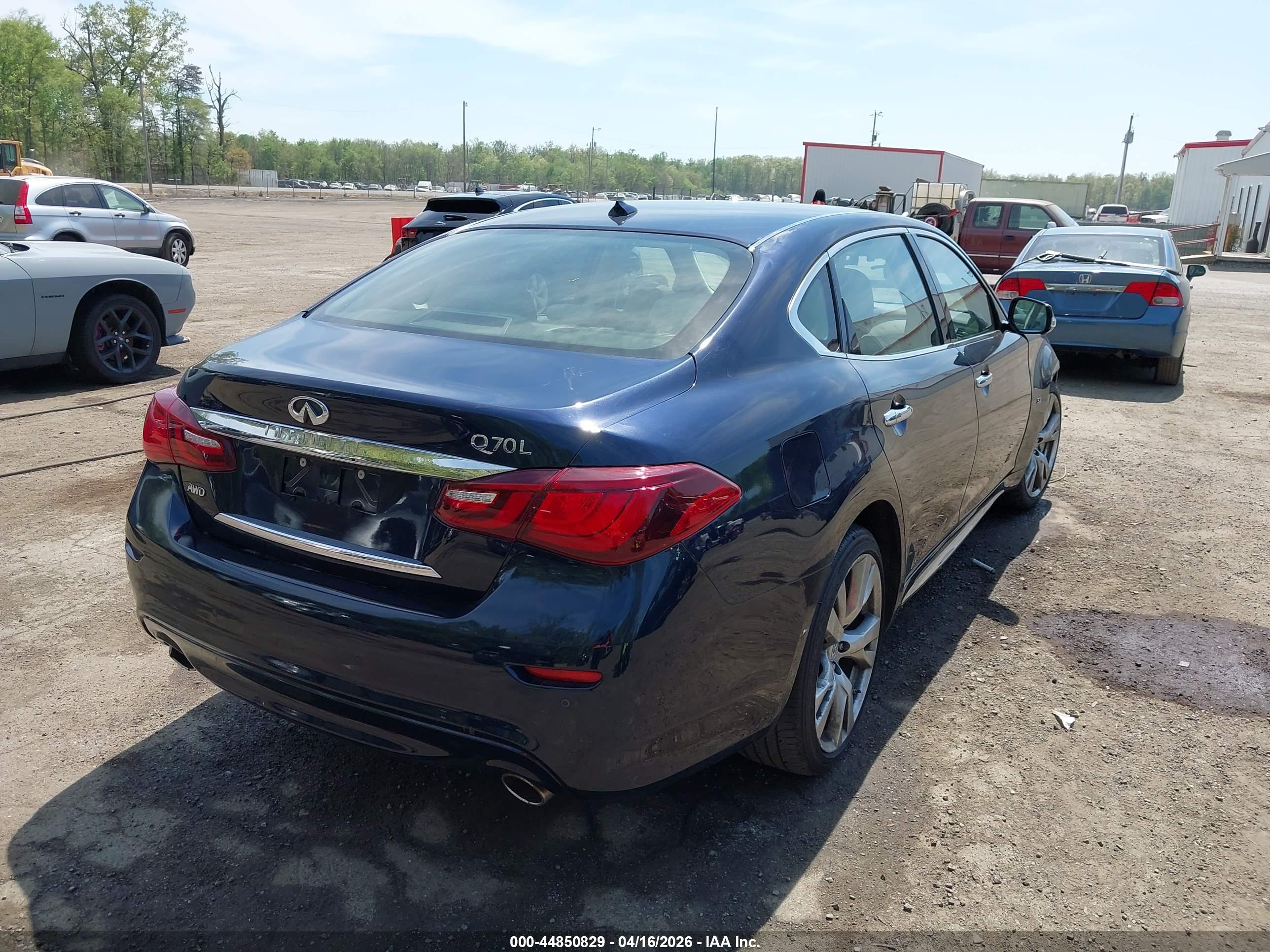 INFINITI Q70L image 4