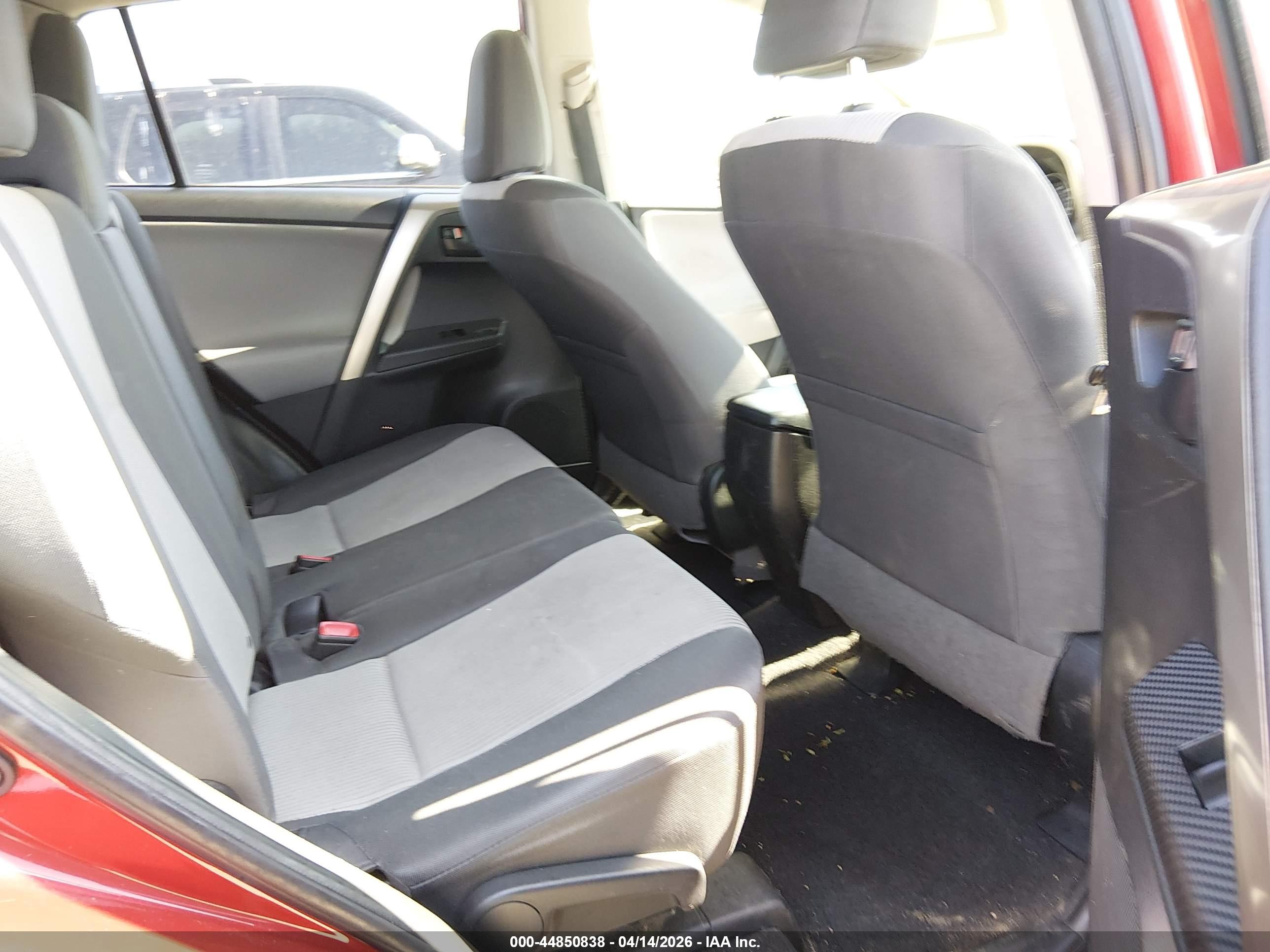 TOYOTA RAV4 image 8