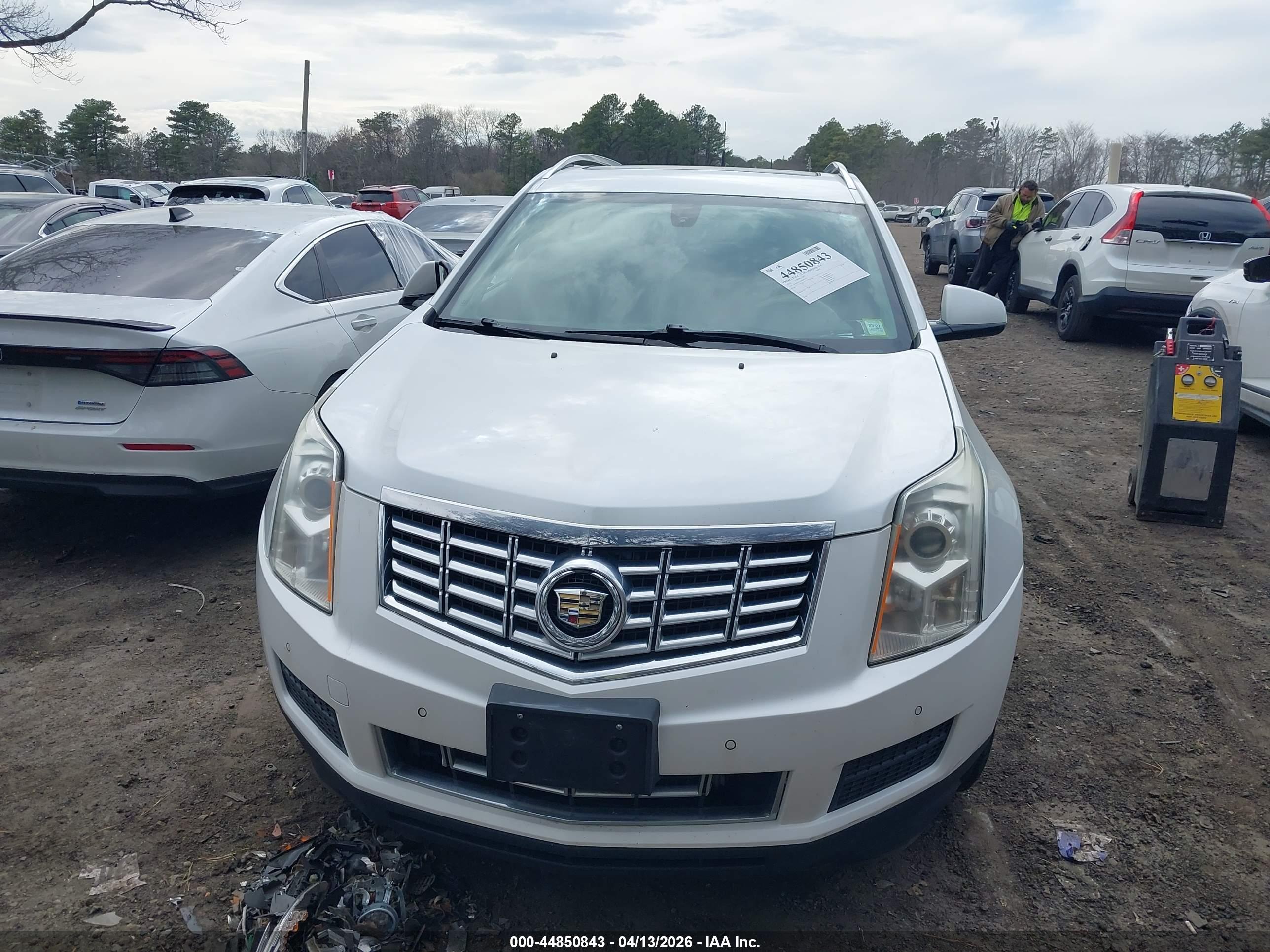 CADILLAC SRX image 6