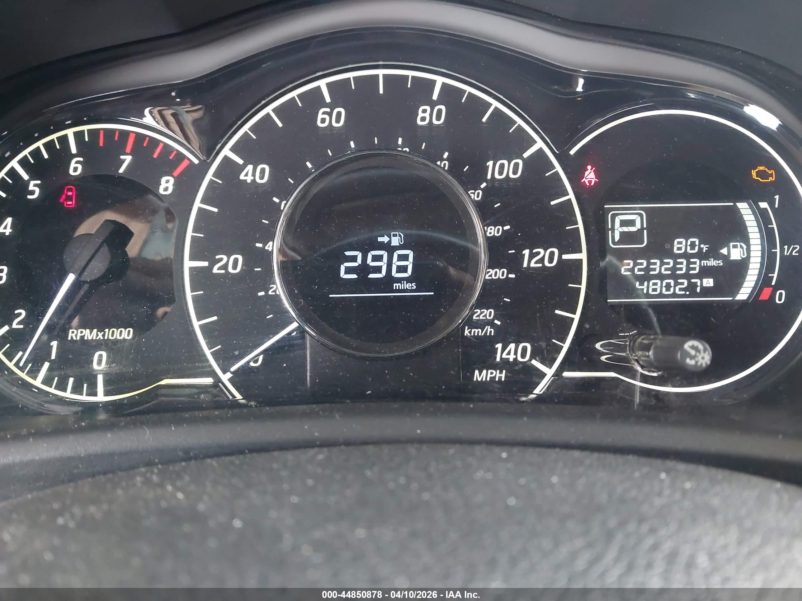 NISSAN VERSA image 7