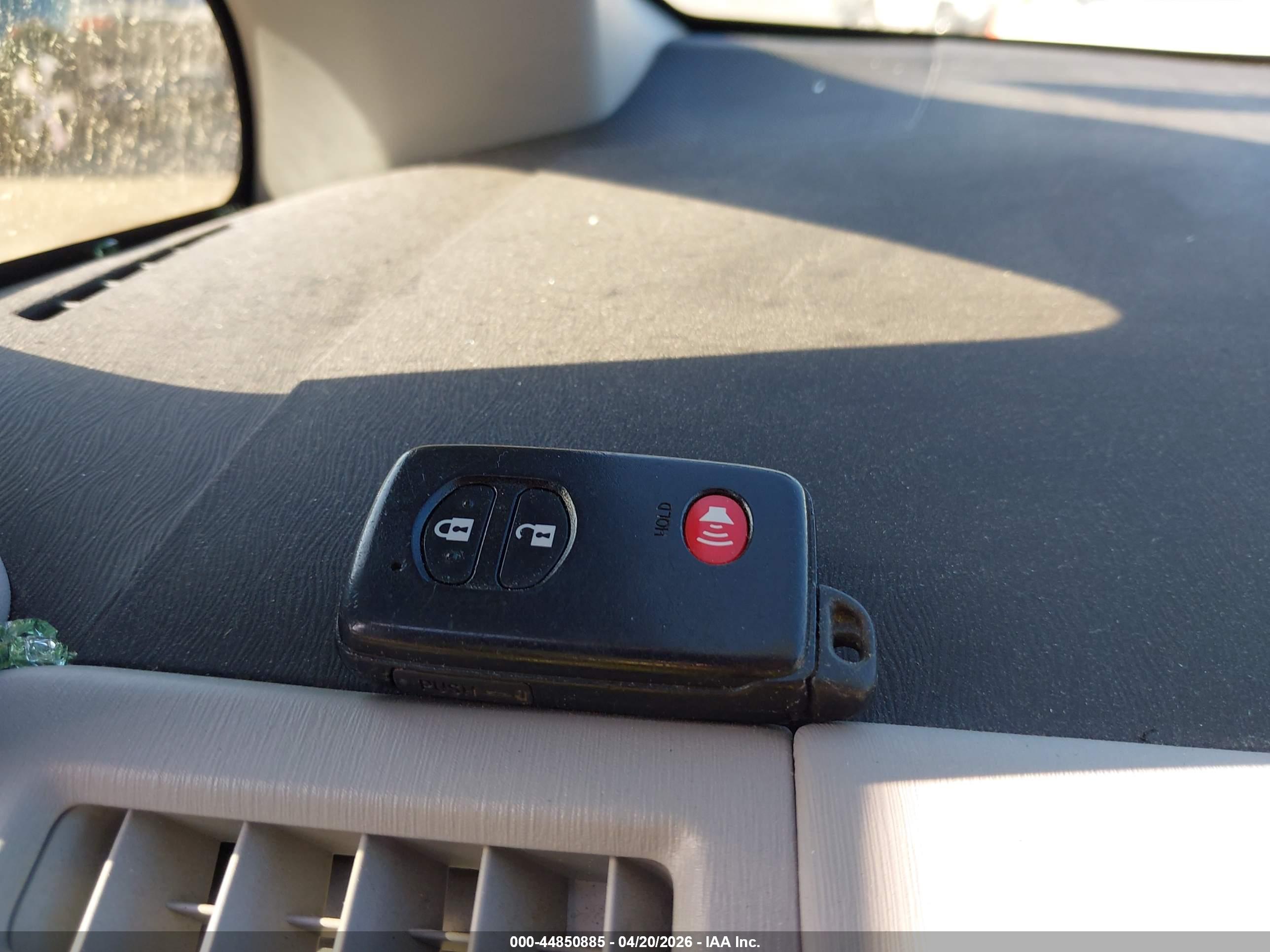 TOYOTA PRIUS image 11