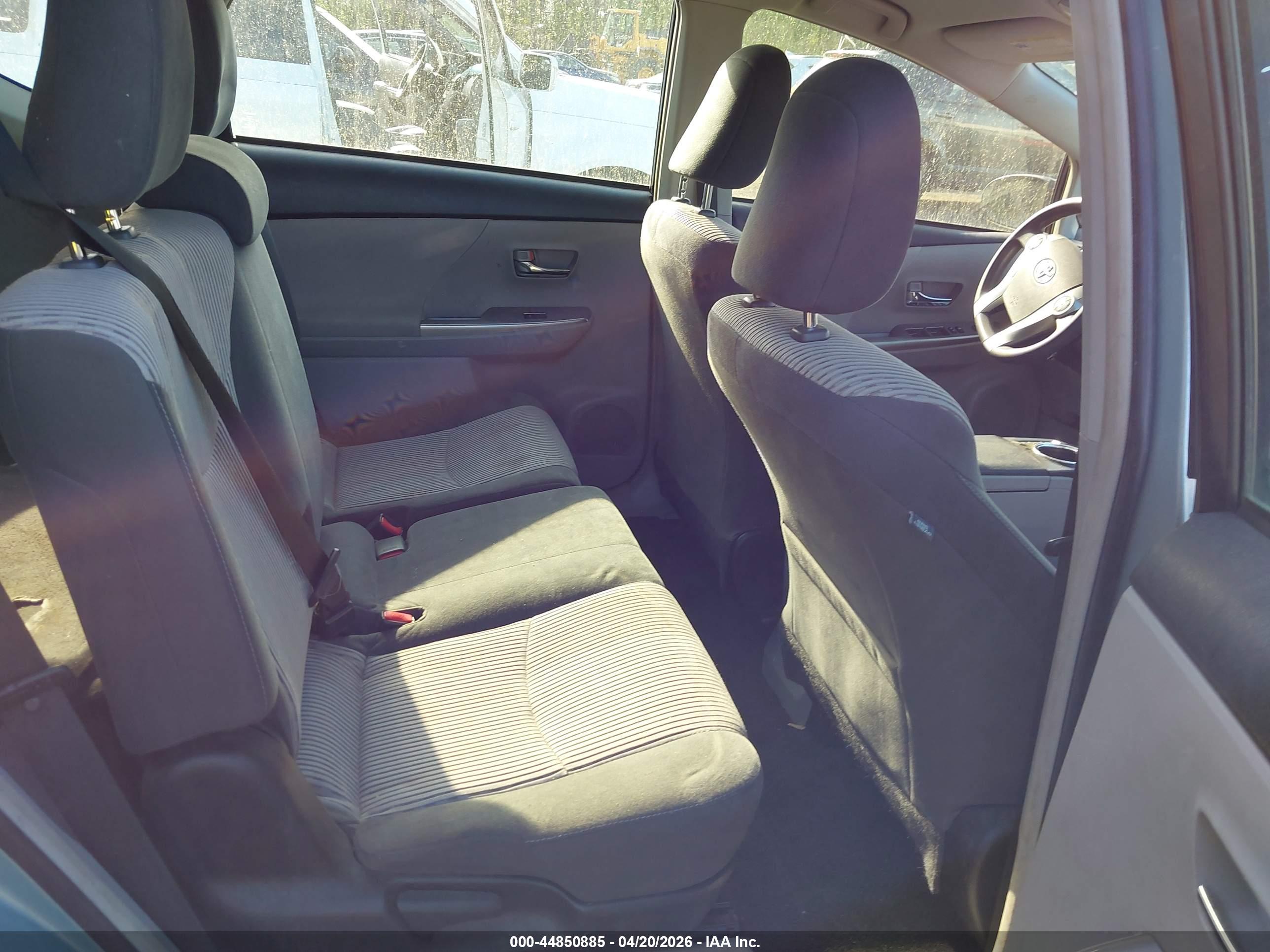 TOYOTA PRIUS image 8
