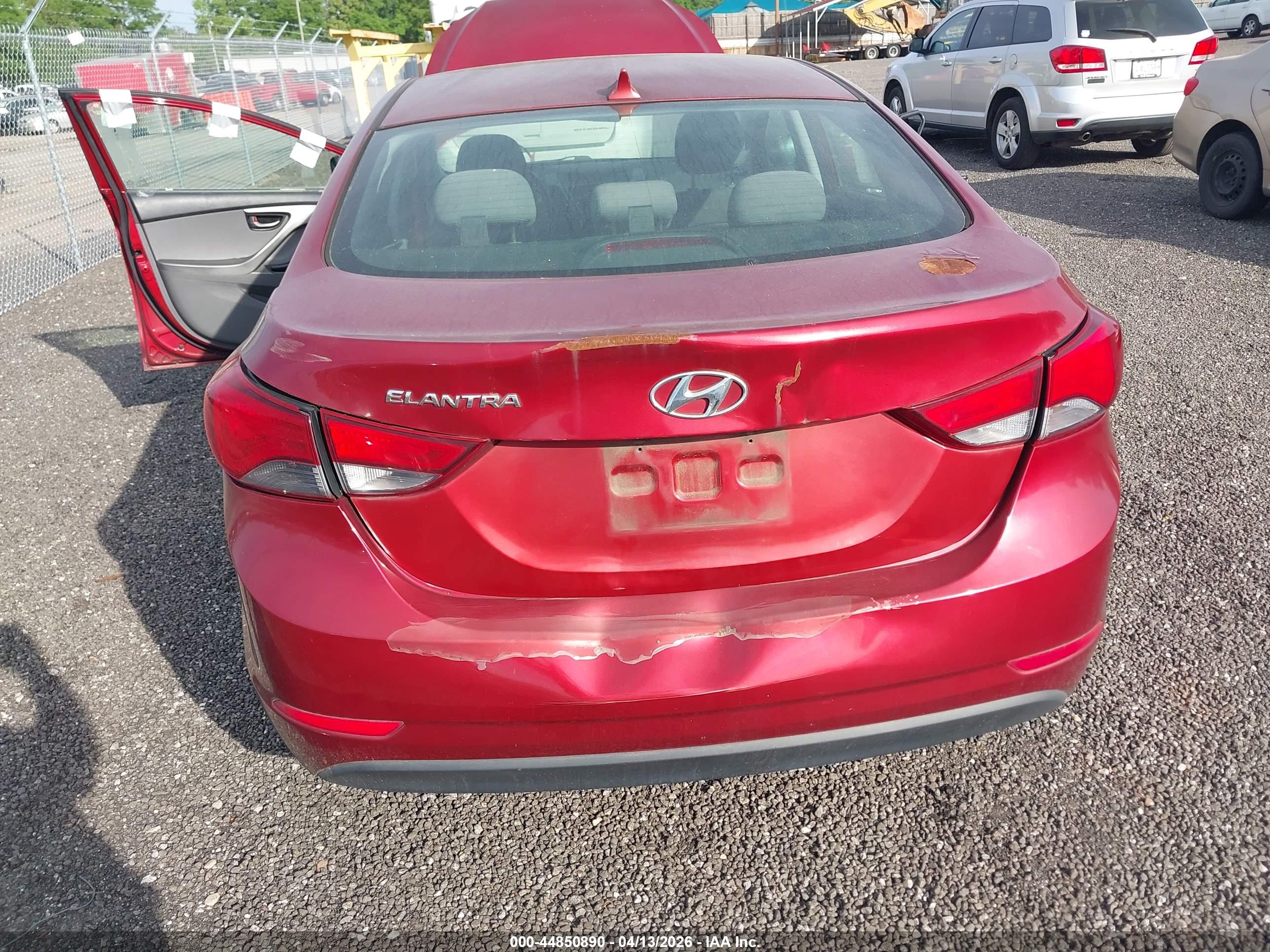 HYUNDAI ELANTRA image 6