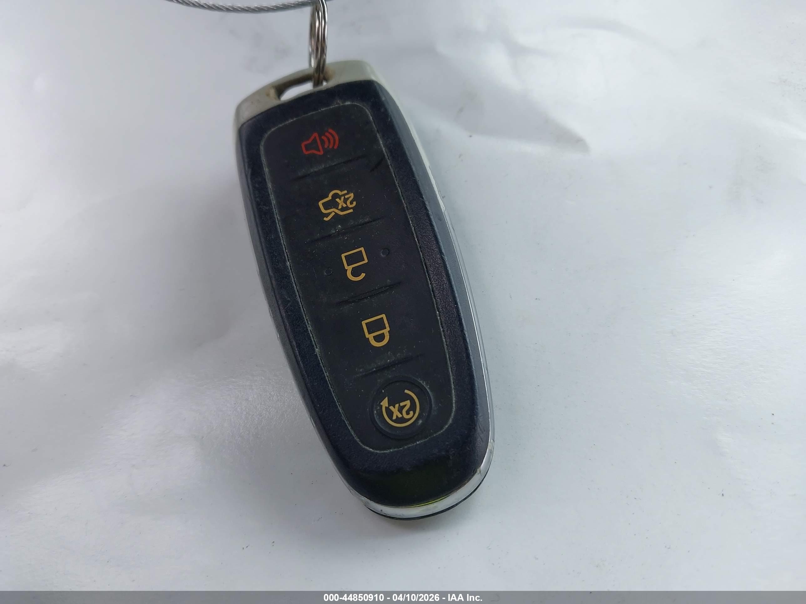 LINCOLN MKS image 11