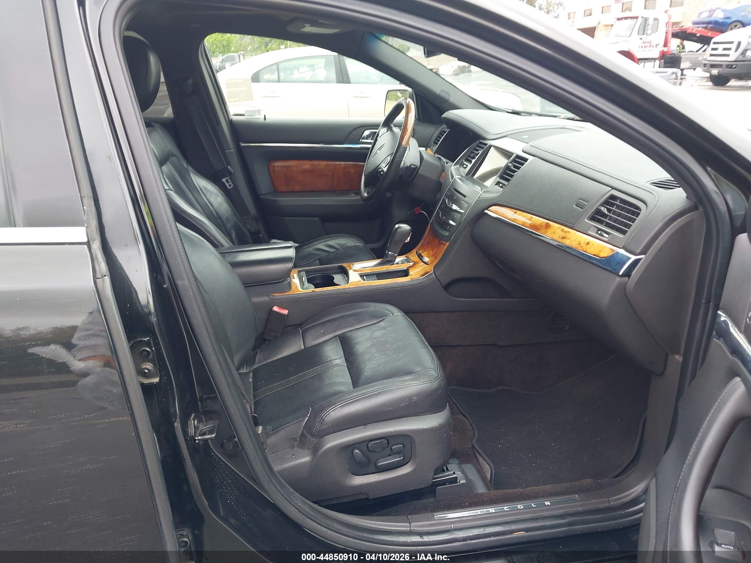 LINCOLN MKS image 5
