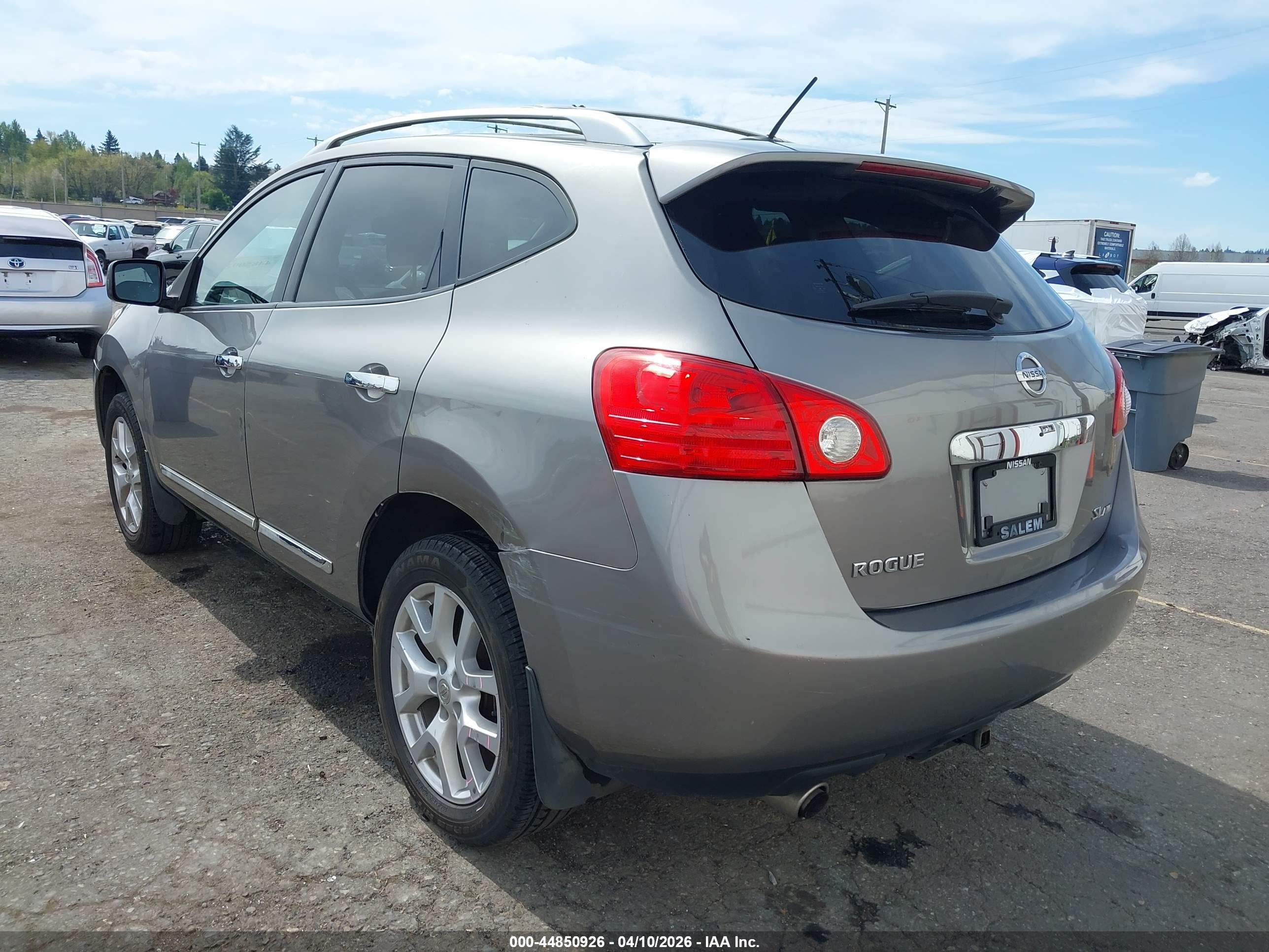 NISSAN ROGUE image 3