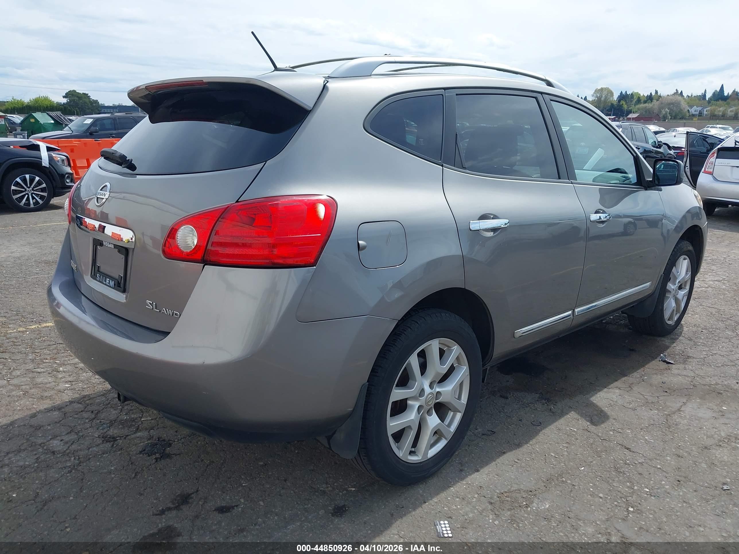 NISSAN ROGUE image 4