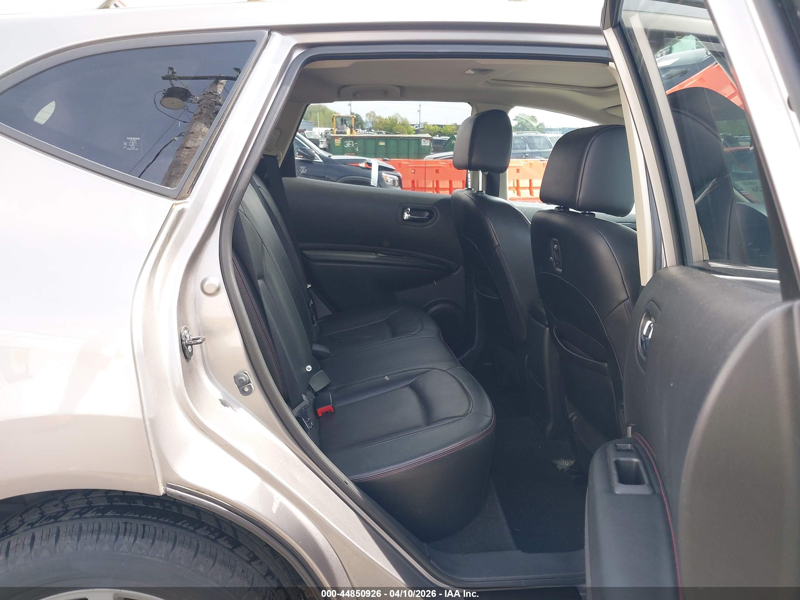 NISSAN ROGUE image 8