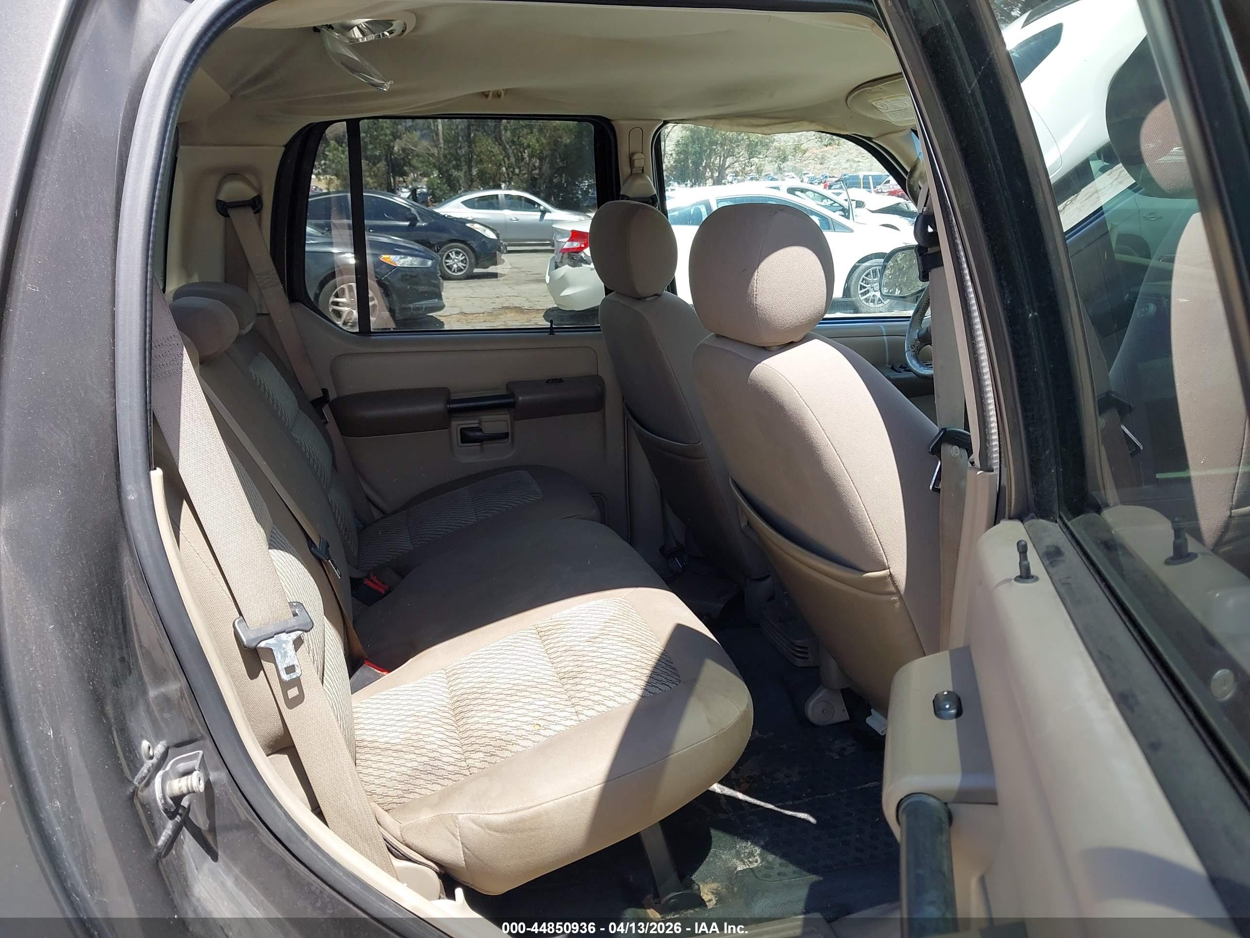 FORD EXPLORER image 8