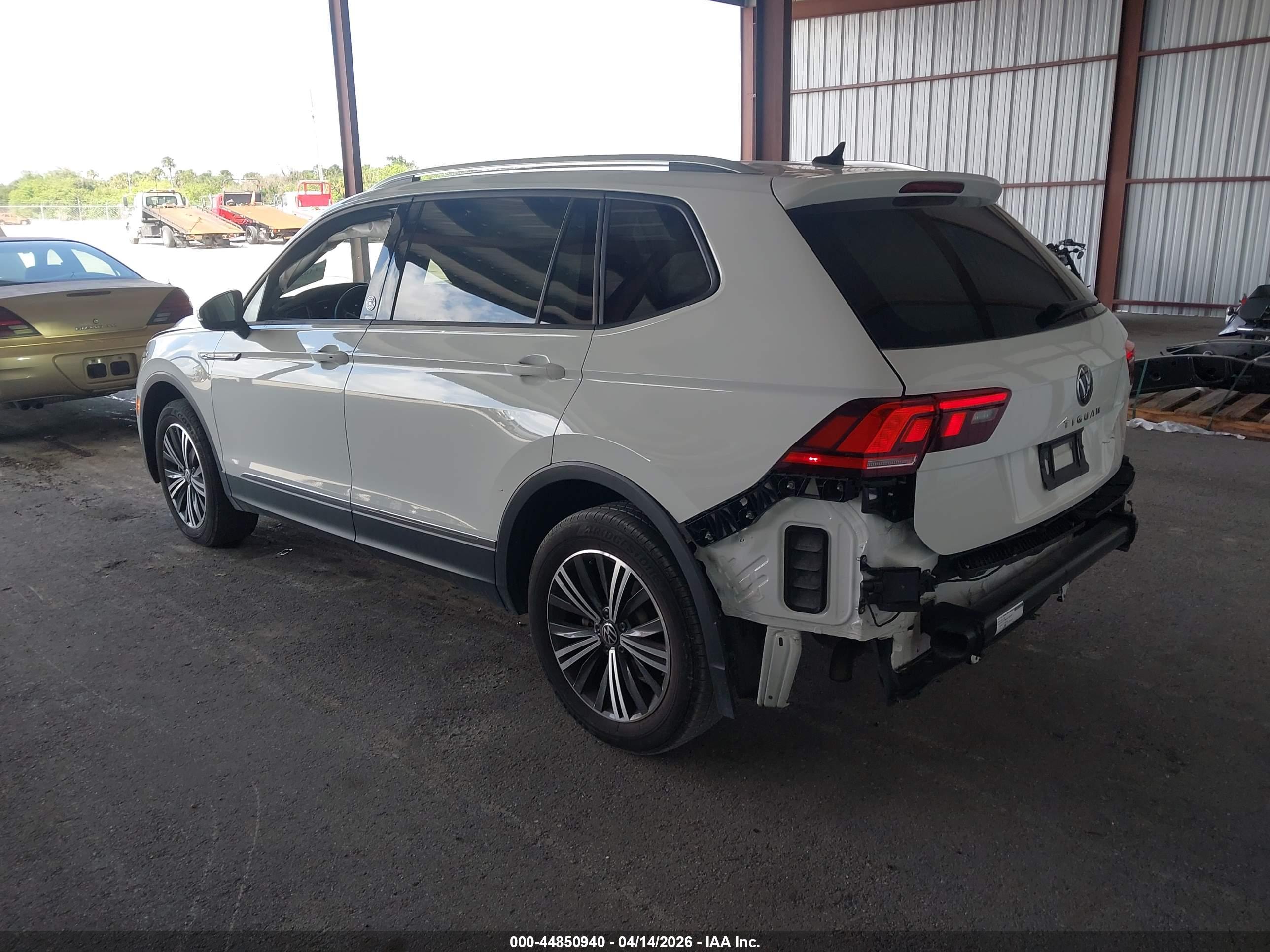 VOLKSWAGEN TIGUAN image 3