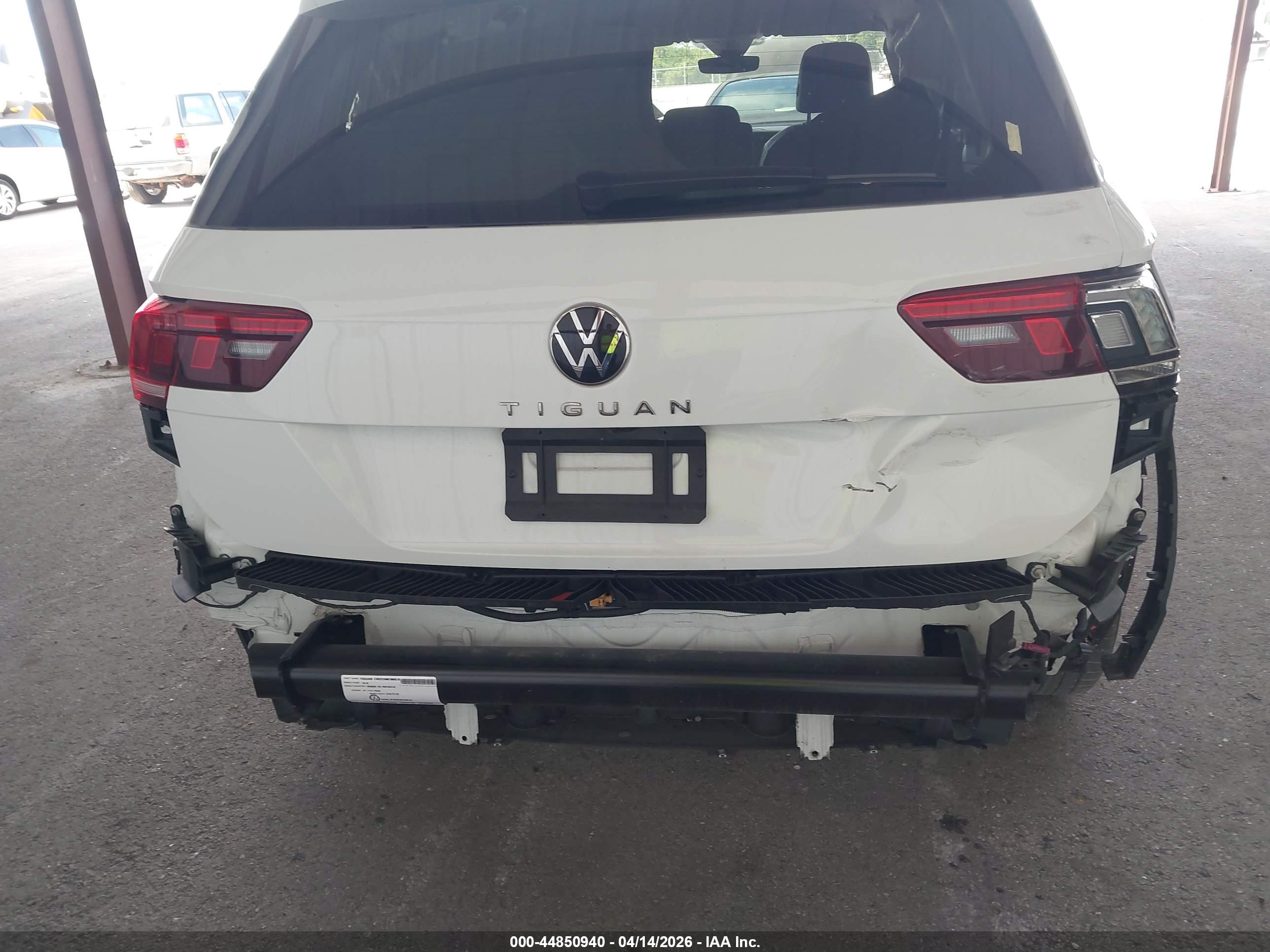 VOLKSWAGEN TIGUAN image 6