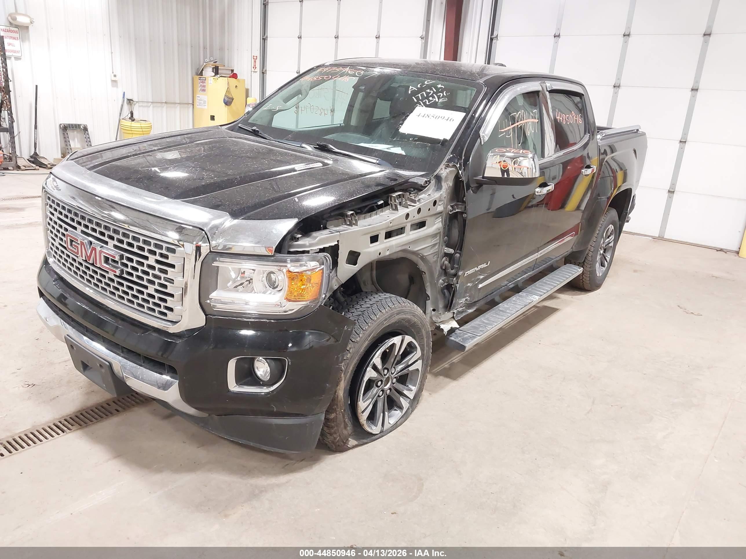 GMC CANYON image 2