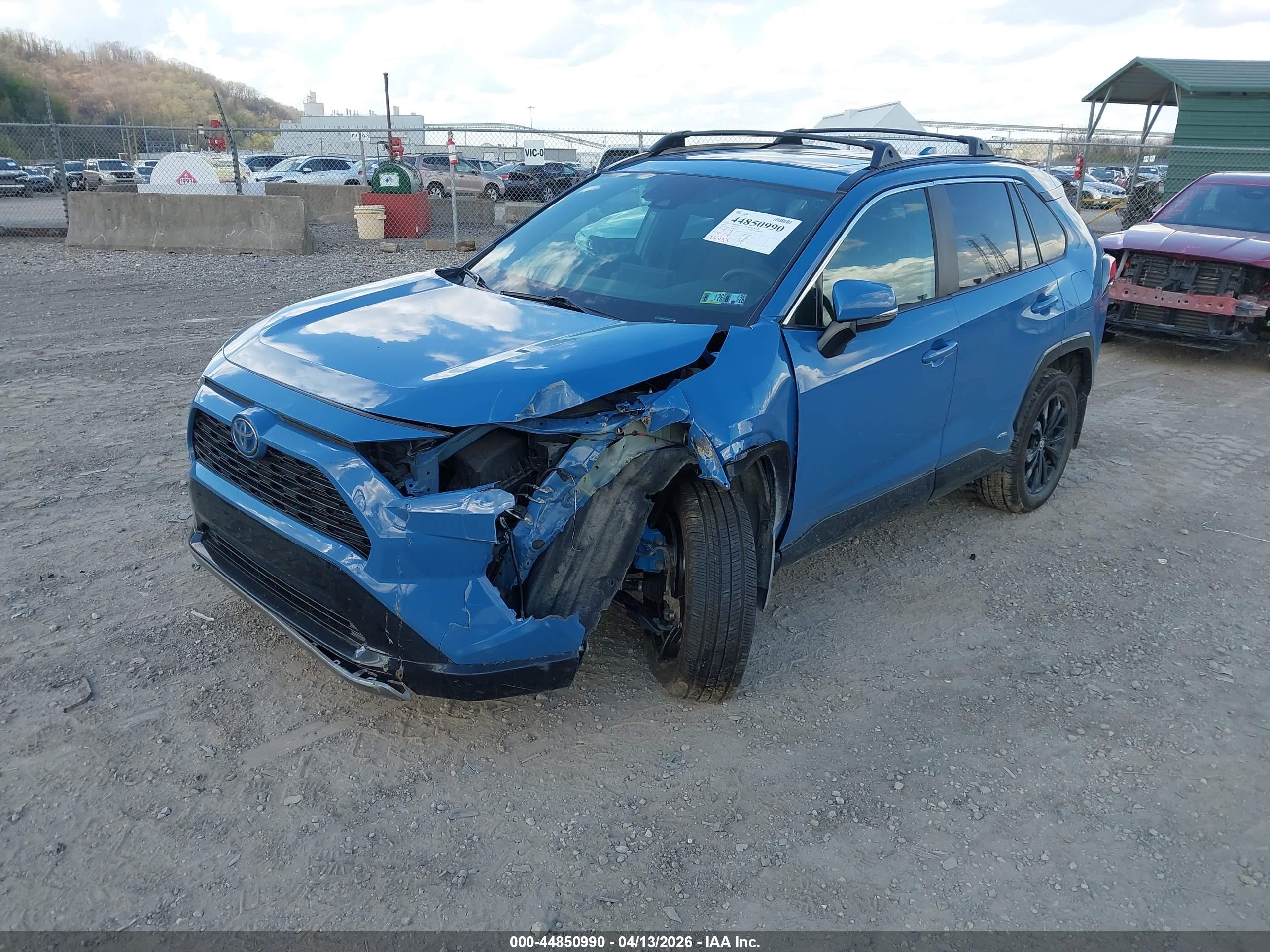 TOYOTA RAV4 image 2