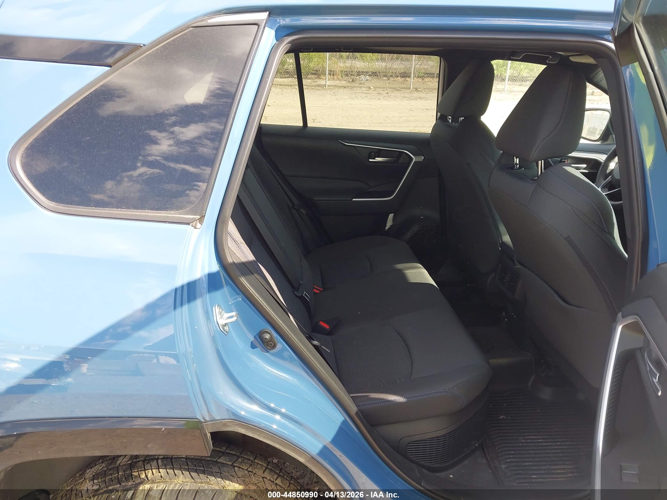 TOYOTA RAV4 image 8