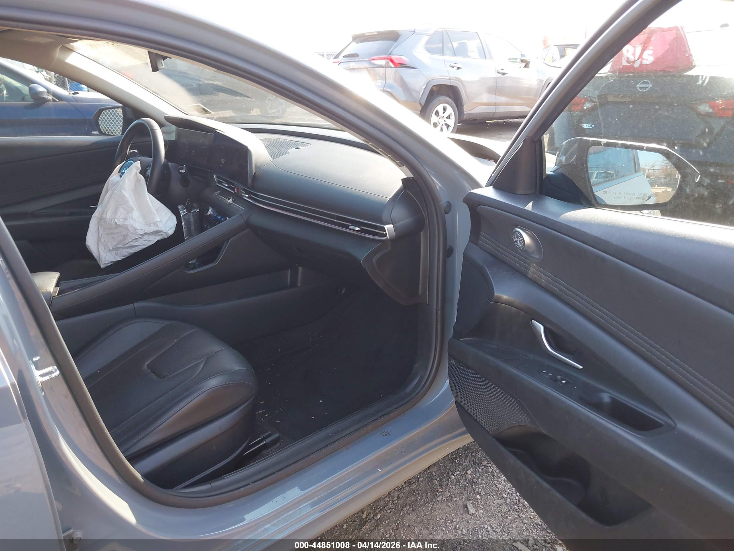 HYUNDAI ELANTRA image 5